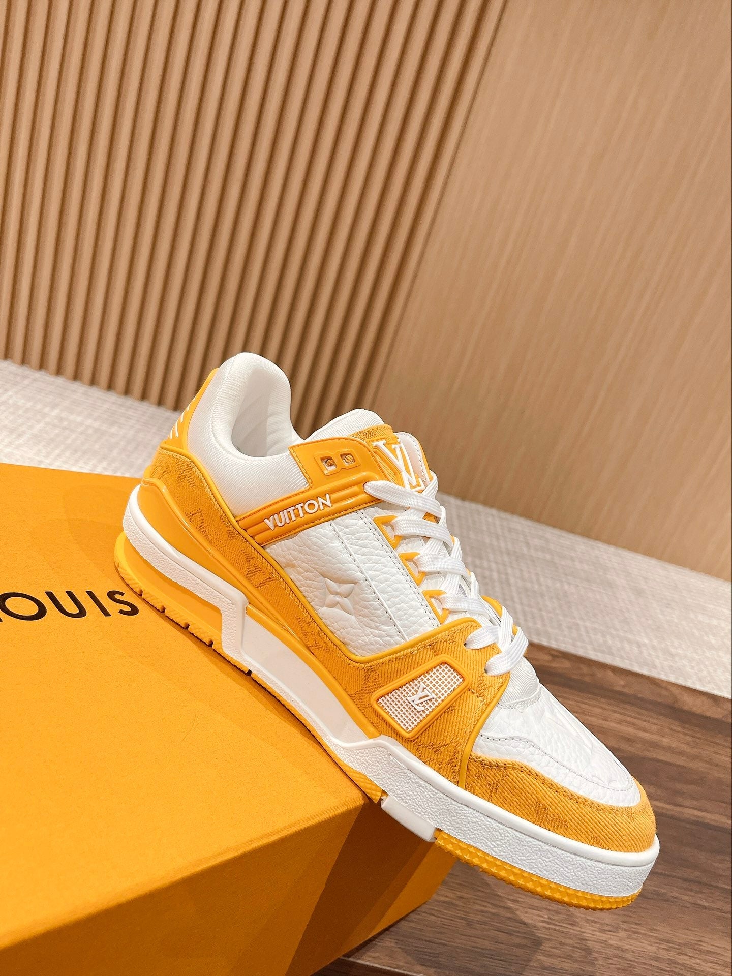 Couple's ๐๐ฟ๐ฎ๐ถ๐ป๐ฒ๐ฟ series latest sports shoes