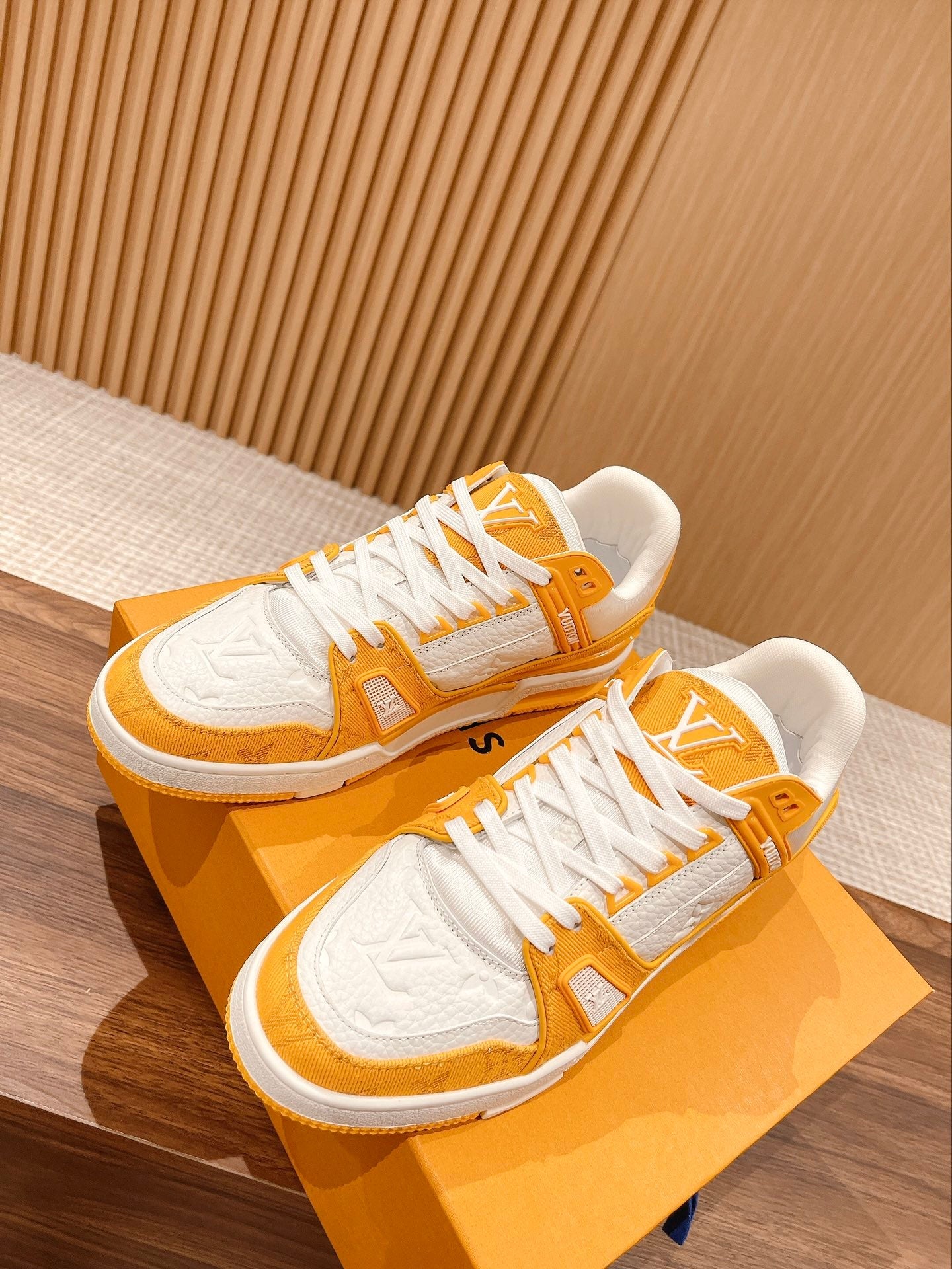 Couple's ๐๐ฟ๐ฎ๐ถ๐ป๐ฒ๐ฟ series latest sports shoes