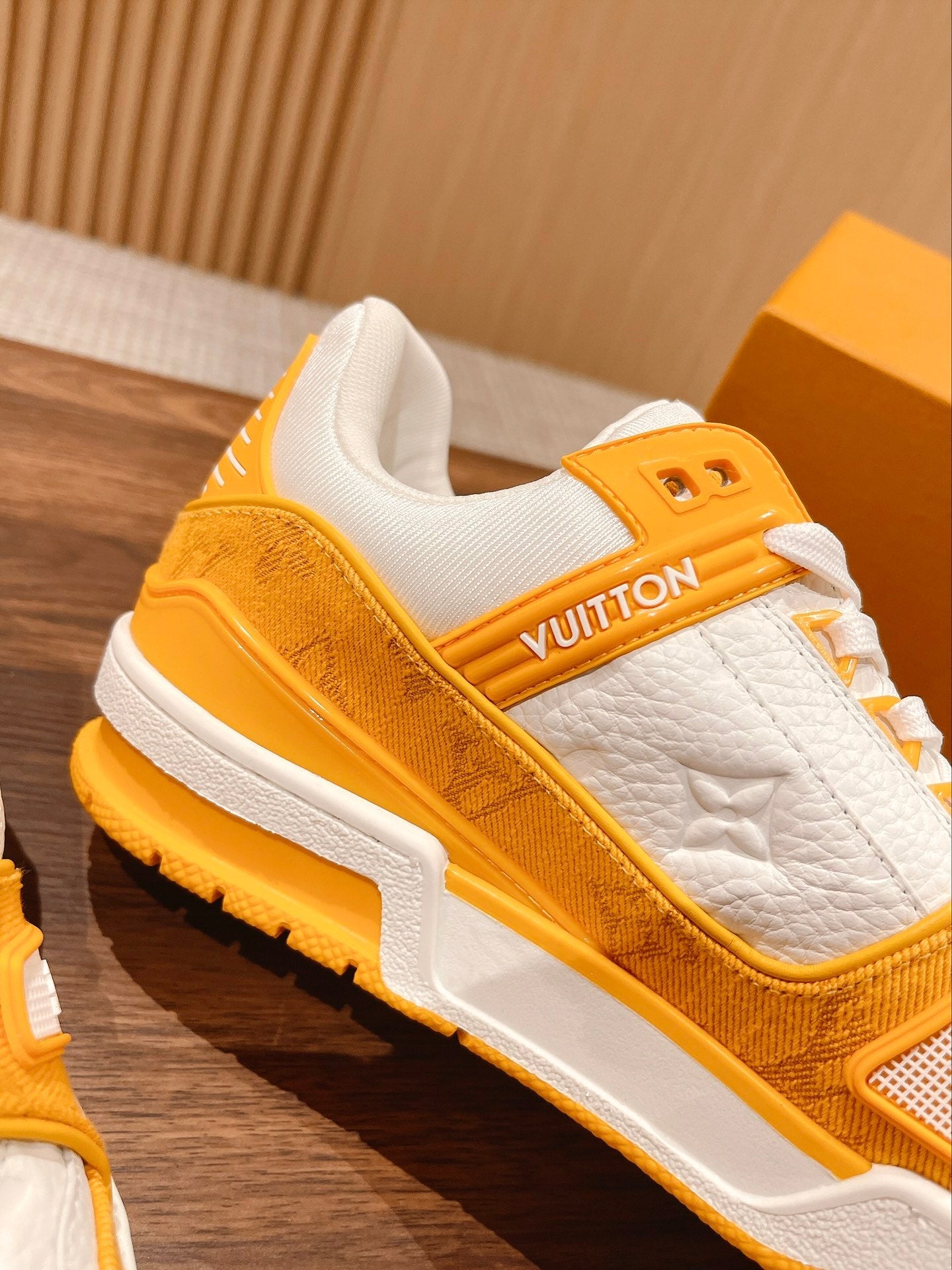 Couple's ๐๐ฟ๐ฎ๐ถ๐ป๐ฒ๐ฟ series latest sports shoes