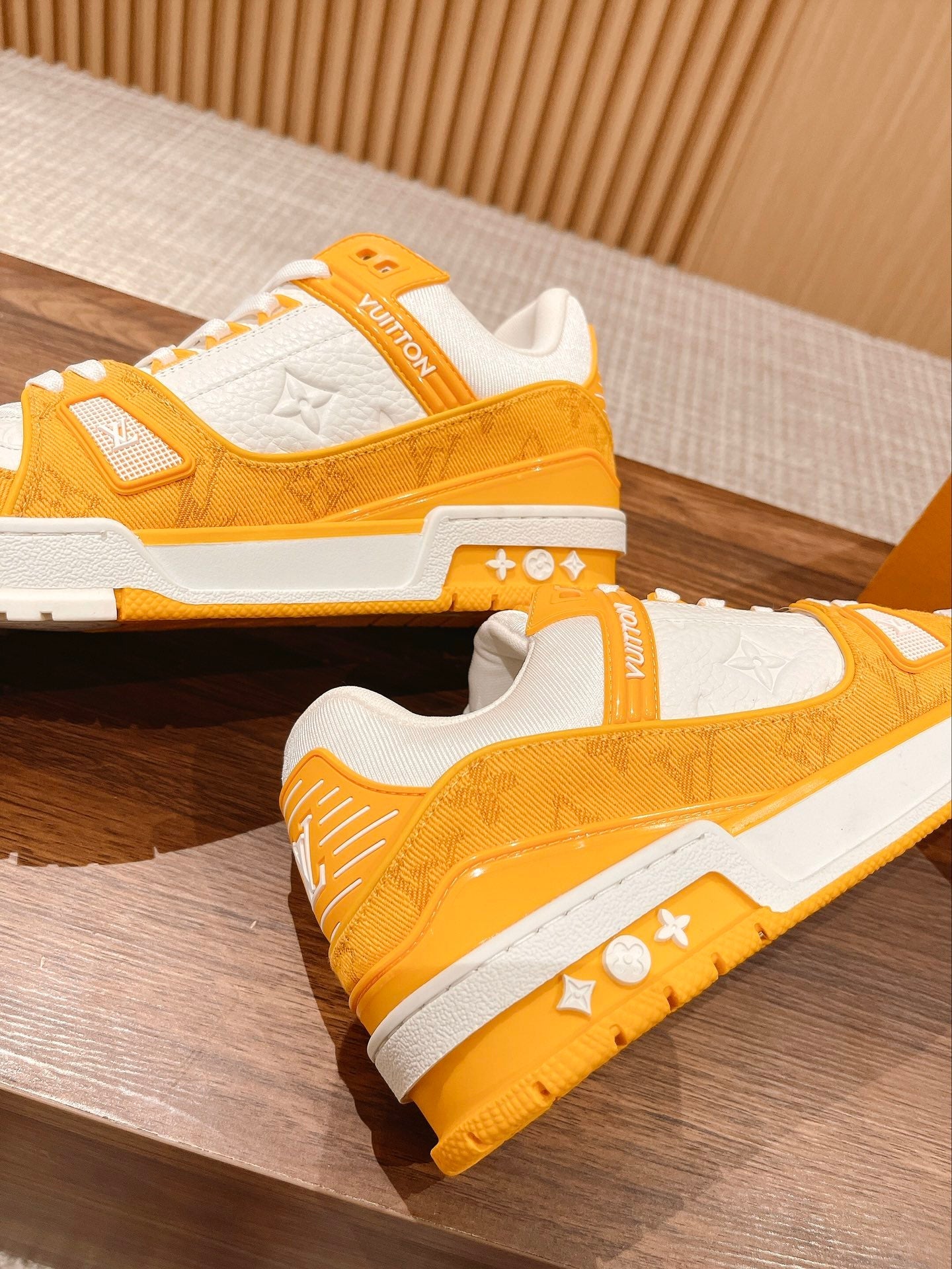 Couple's ๐๐ฟ๐ฎ๐ถ๐ป๐ฒ๐ฟ series latest sports shoes