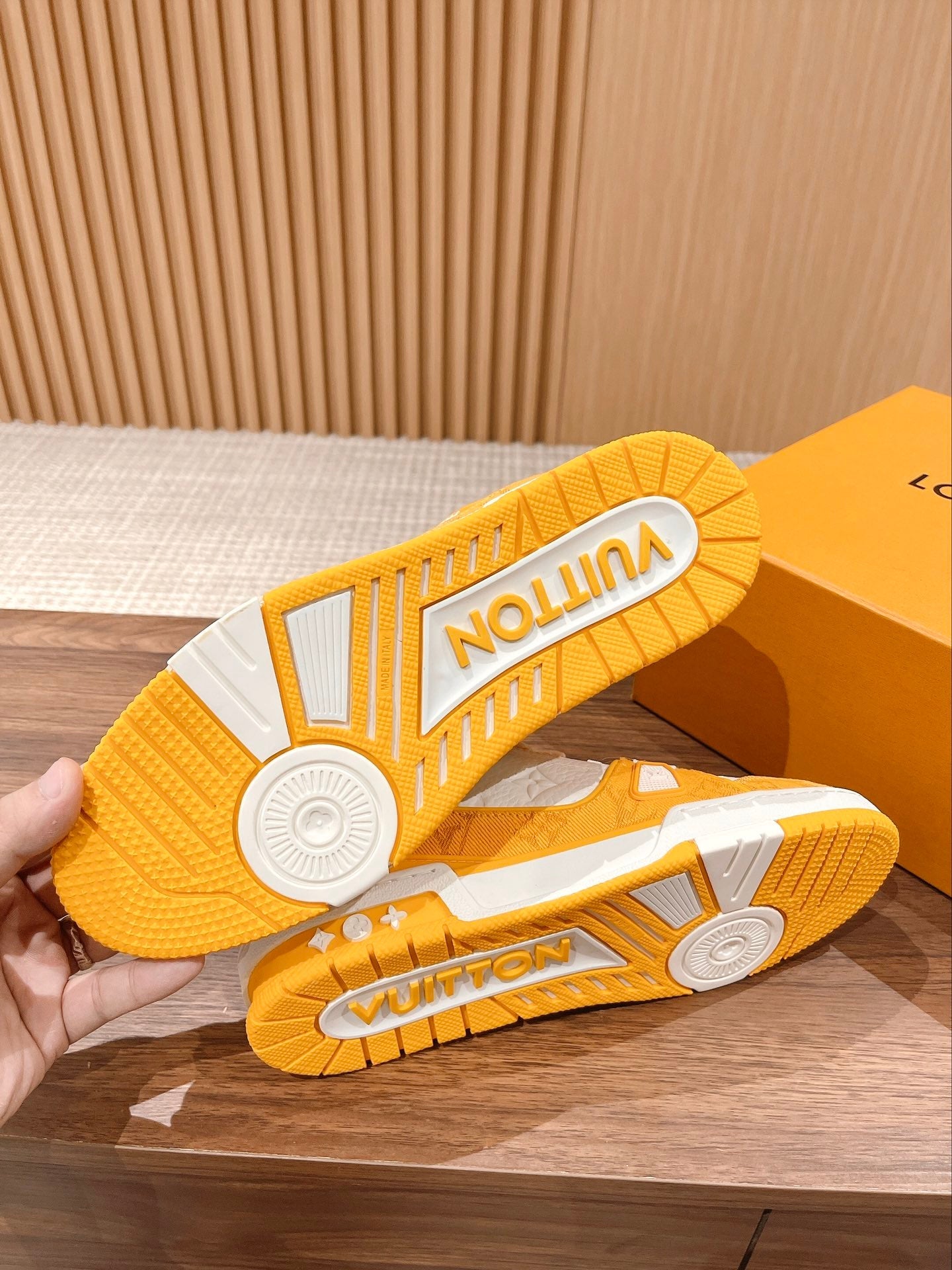 Couple's ๐๐ฟ๐ฎ๐ถ๐ป๐ฒ๐ฟ series latest sports shoes