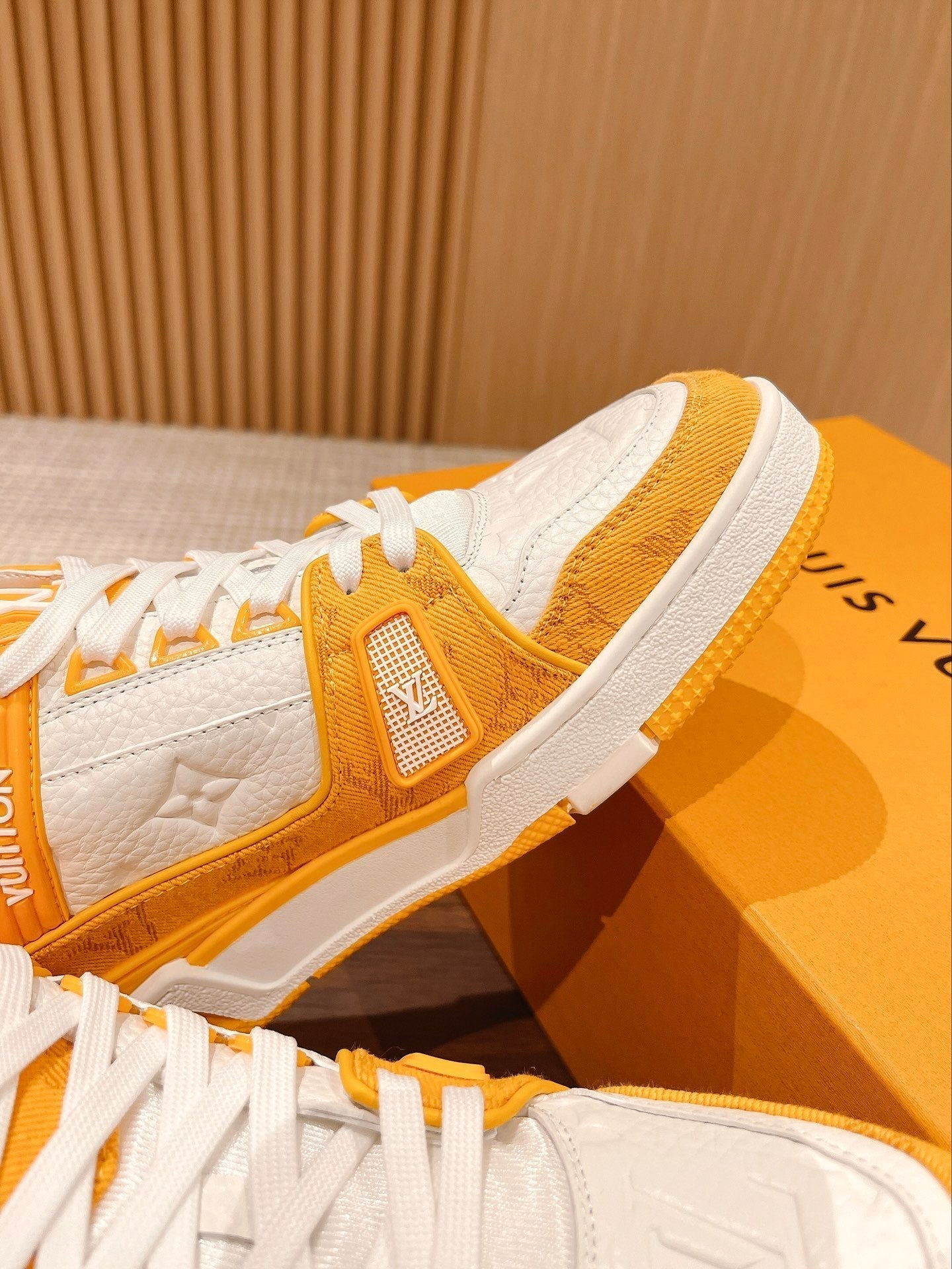 Couple's ๐๐ฟ๐ฎ๐ถ๐ป๐ฒ๐ฟ series latest sports shoes