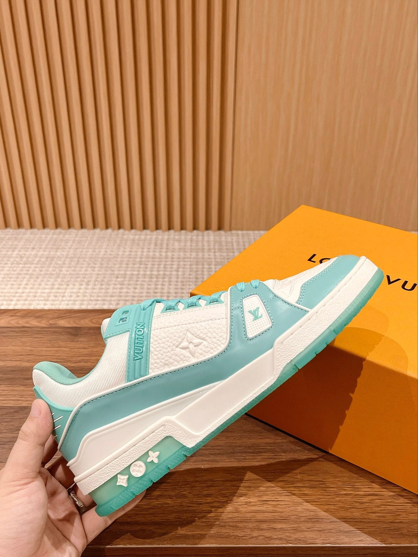 Couple's ๐๐ฟ๐ฎ๐ถ๐ป๐ฒ๐ฟ series latest sports shoes