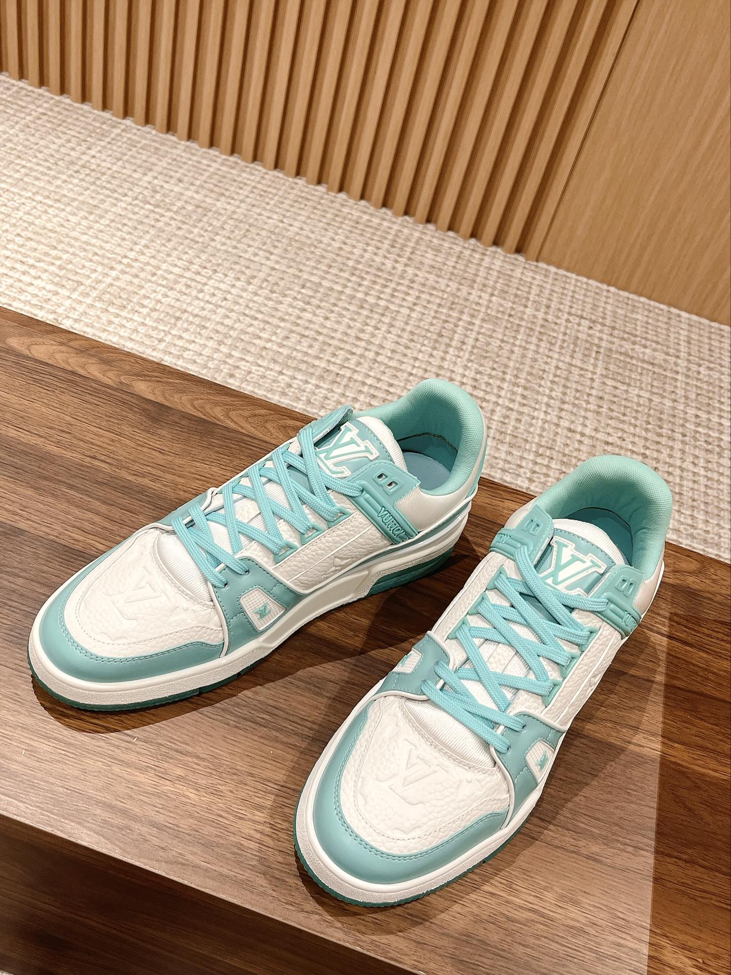 Couple's ๐๐ฟ๐ฎ๐ถ๐ป๐ฒ๐ฟ series latest sports shoes