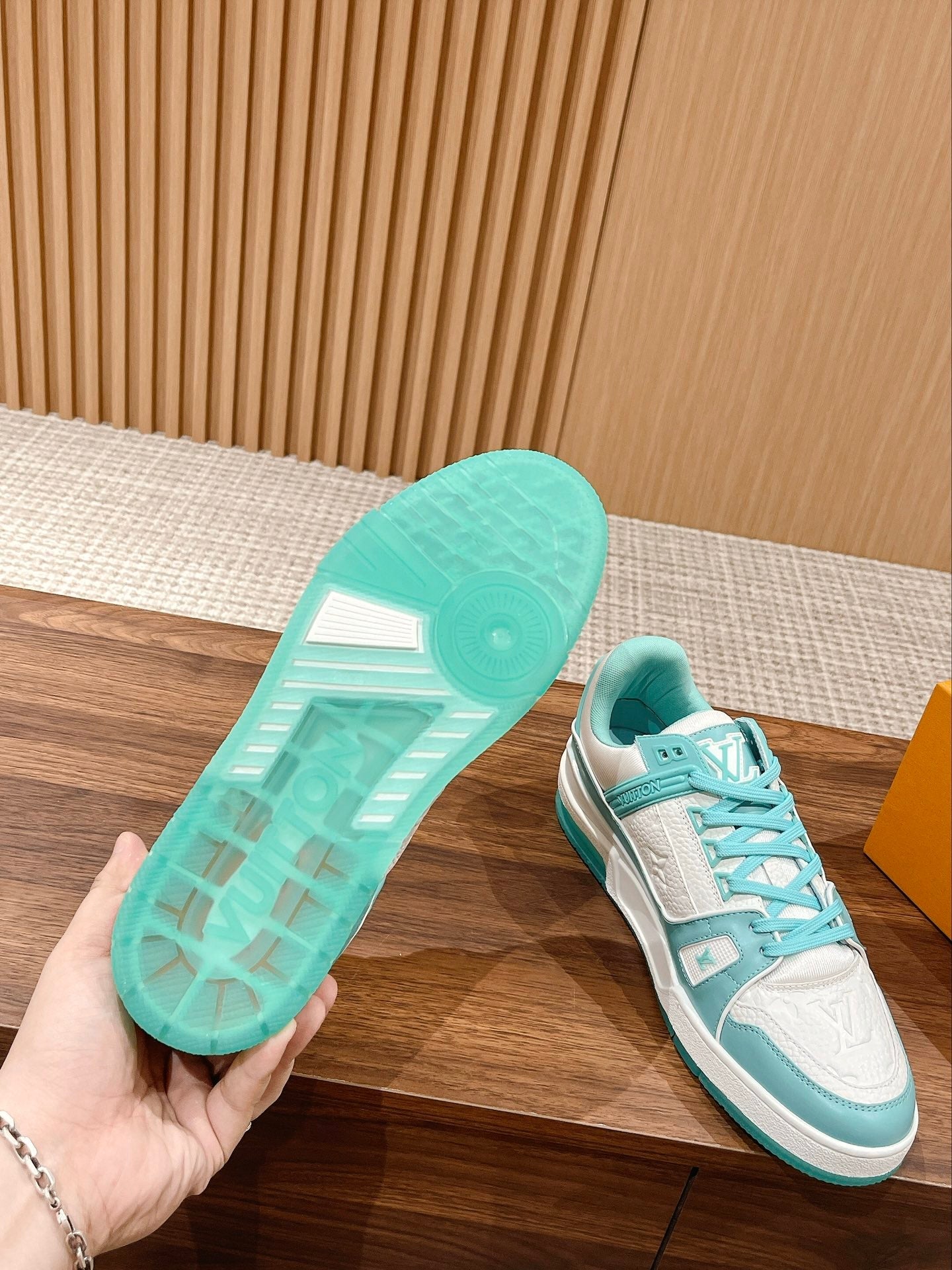 Couple's ๐๐ฟ๐ฎ๐ถ๐ป๐ฒ๐ฟ series latest sports shoes