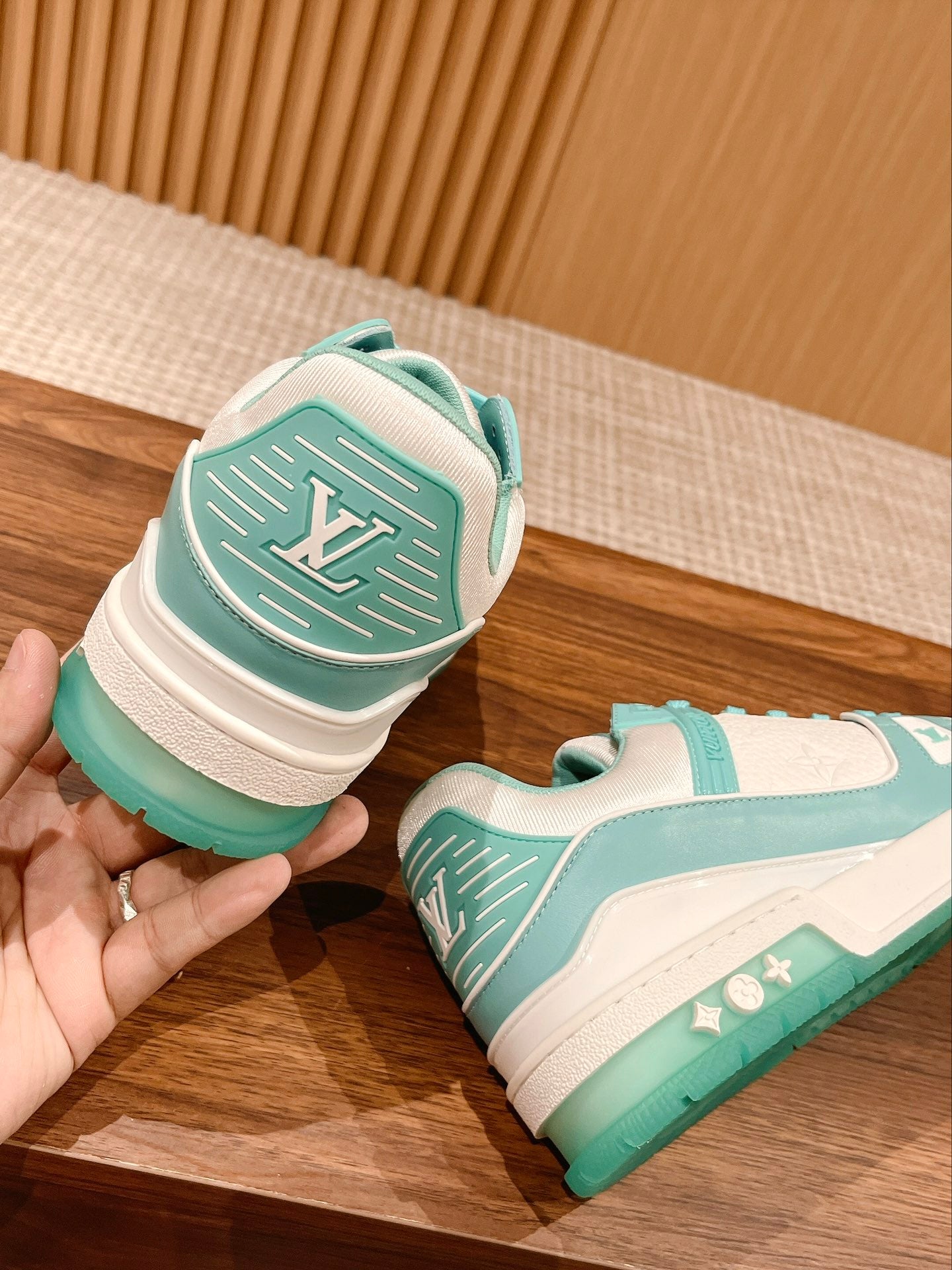 Couple's ๐๐ฟ๐ฎ๐ถ๐ป๐ฒ๐ฟ series latest sports shoes
