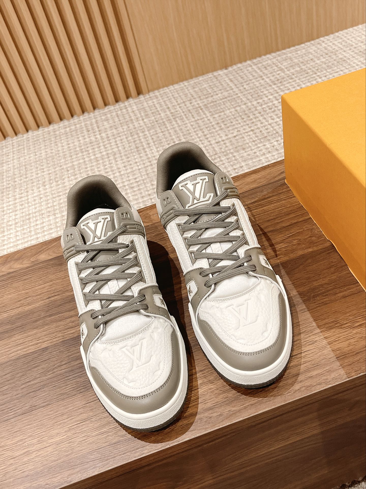 Couple's ๐๐ฟ๐ฎ๐ถ๐ป๐ฒ๐ฟ series latest sports shoes