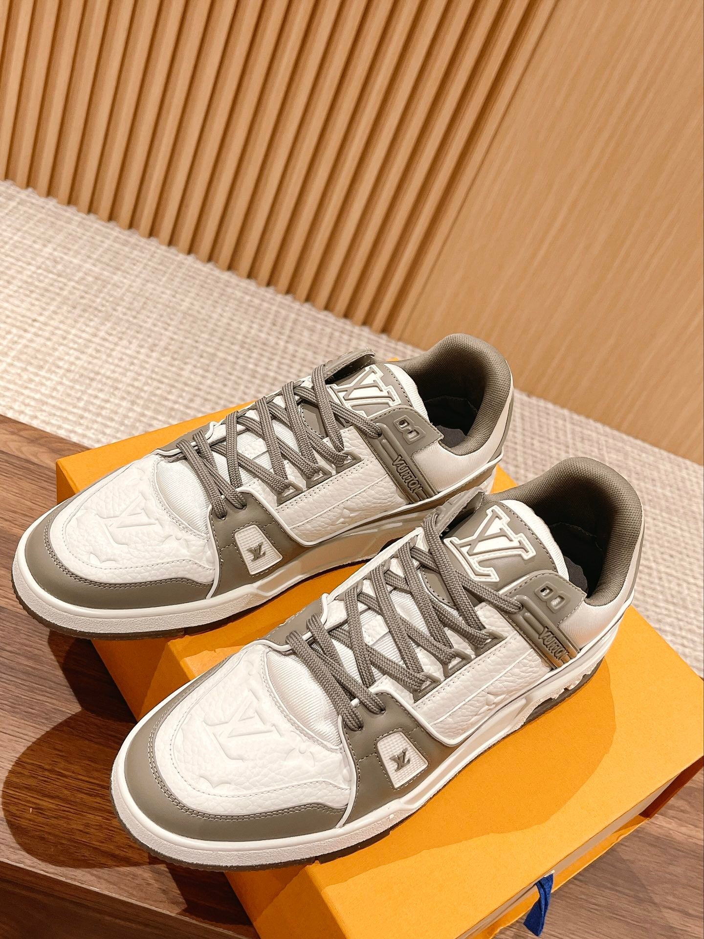 Couple's ๐๐ฟ๐ฎ๐ถ๐ป๐ฒ๐ฟ series latest sports shoes