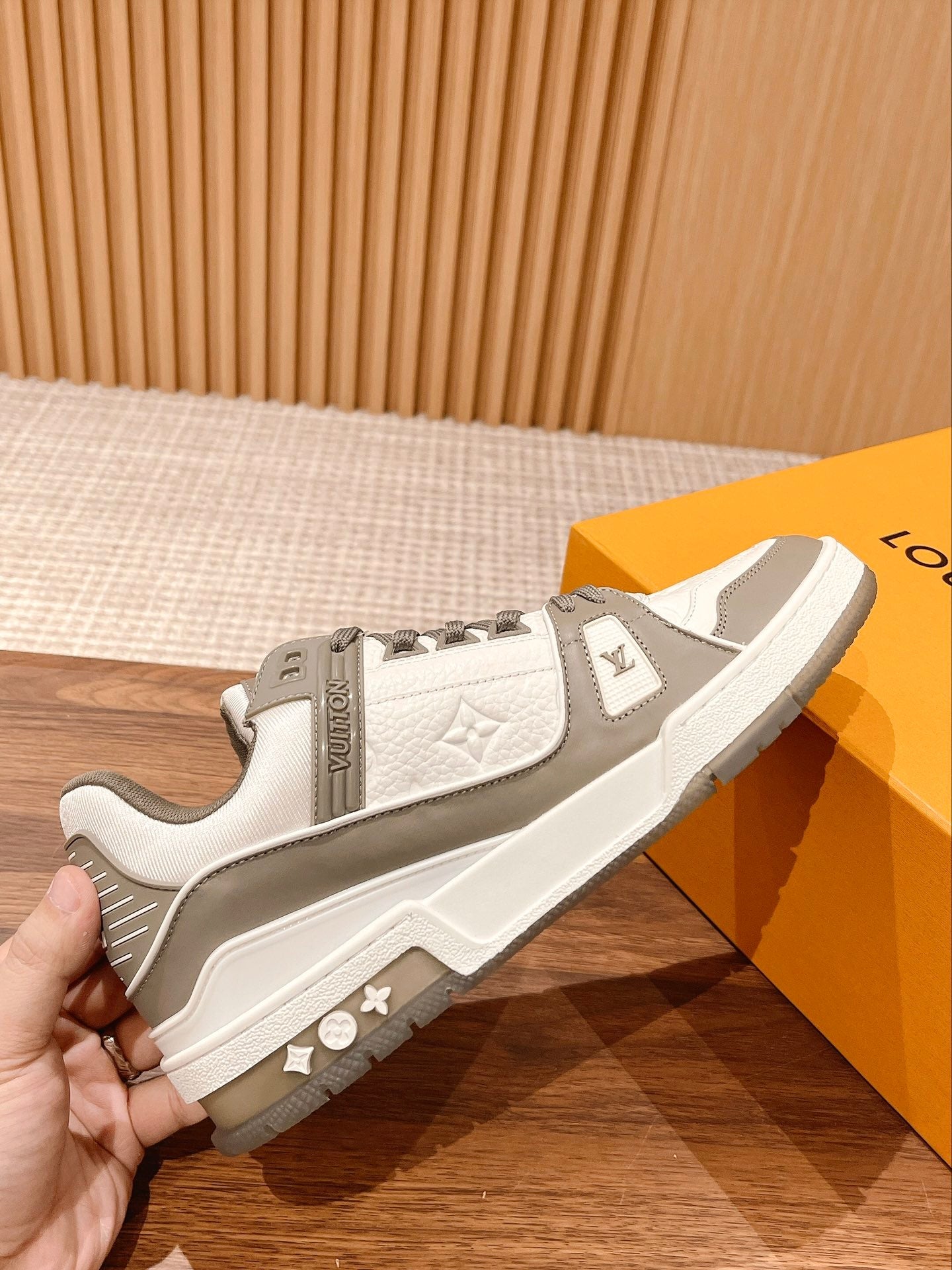 Couple's ๐๐ฟ๐ฎ๐ถ๐ป๐ฒ๐ฟ series latest sports shoes