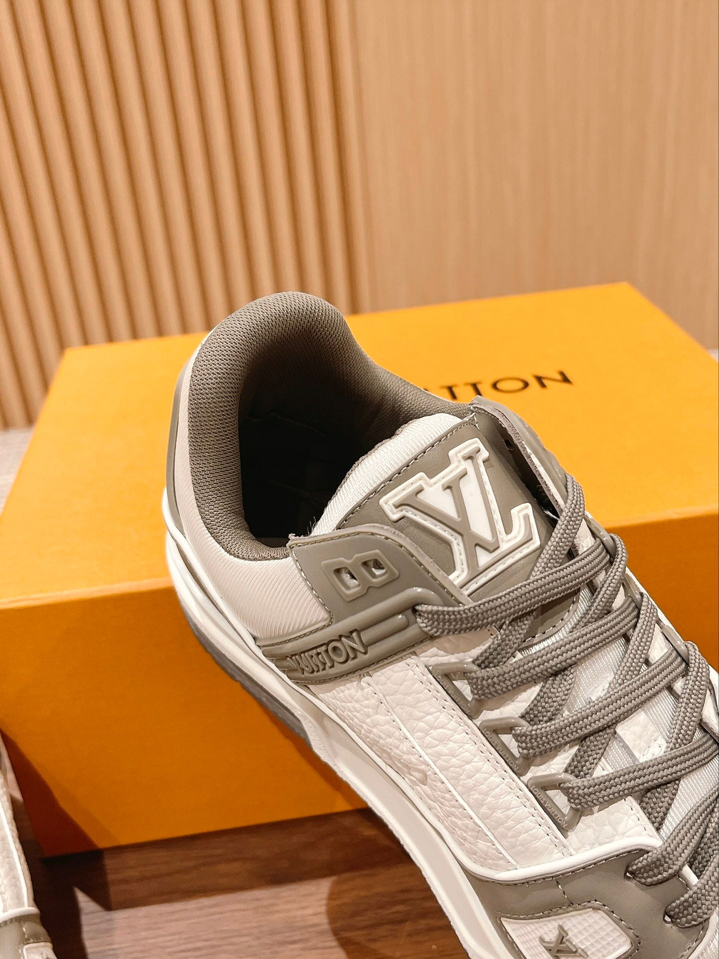 Couple's ๐๐ฟ๐ฎ๐ถ๐ป๐ฒ๐ฟ series latest sports shoes