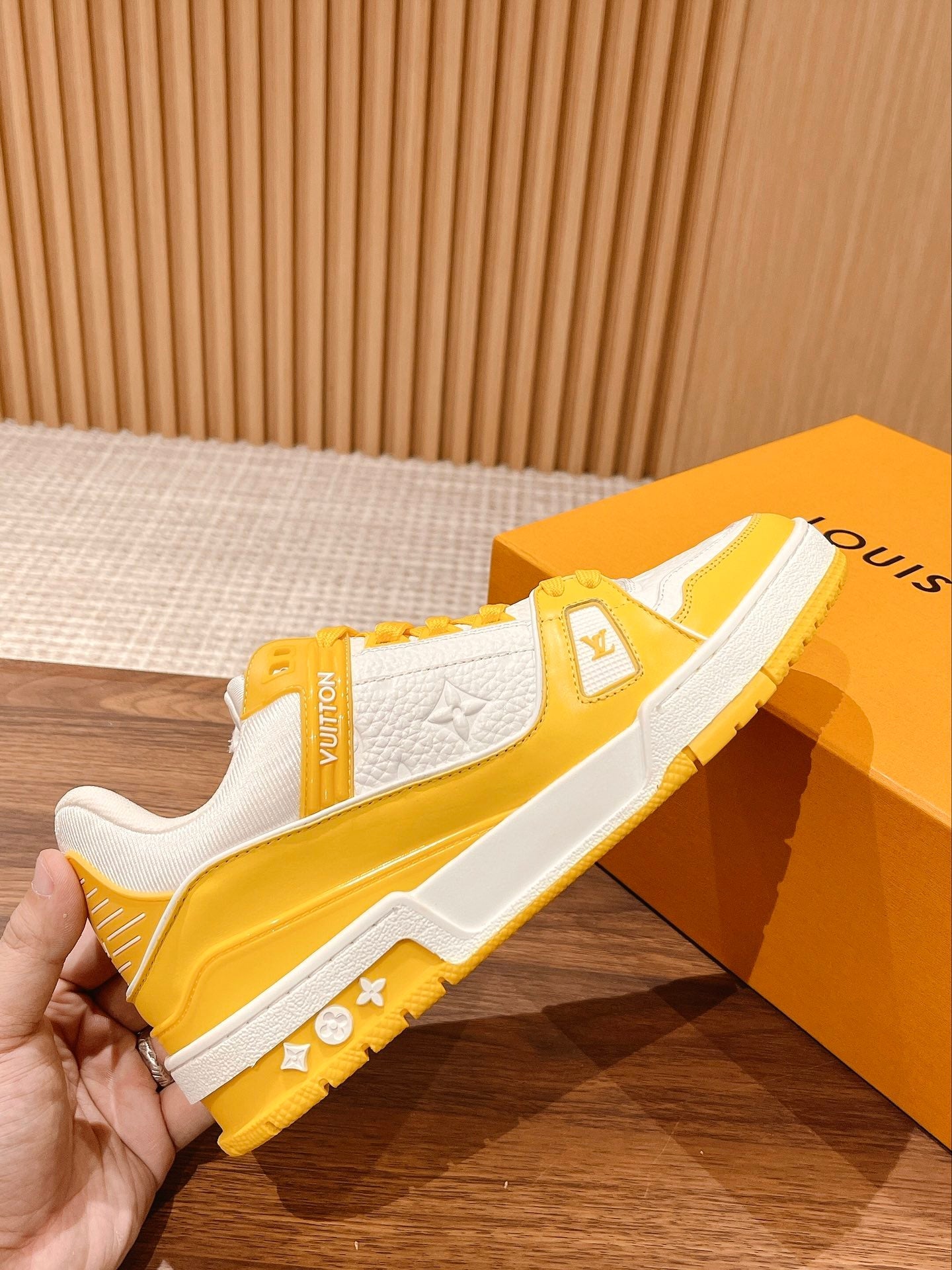 Couple's ๐๐ฟ๐ฎ๐ถ๐ป๐ฒ๐ฟ series latest sports shoes