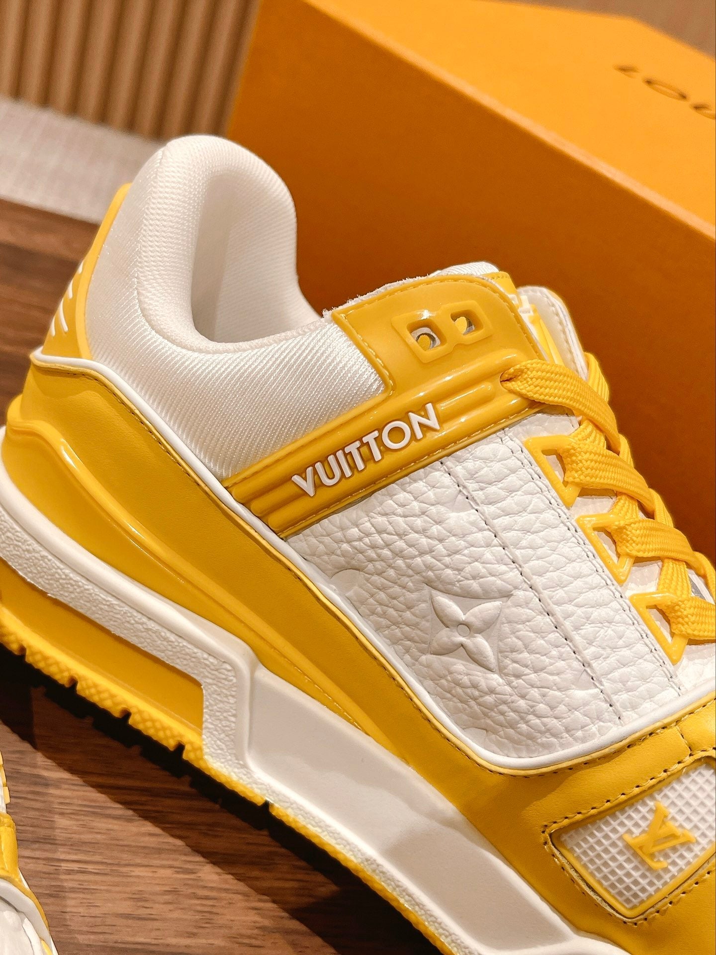 Couple's ๐๐ฟ๐ฎ๐ถ๐ป๐ฒ๐ฟ series latest sports shoes