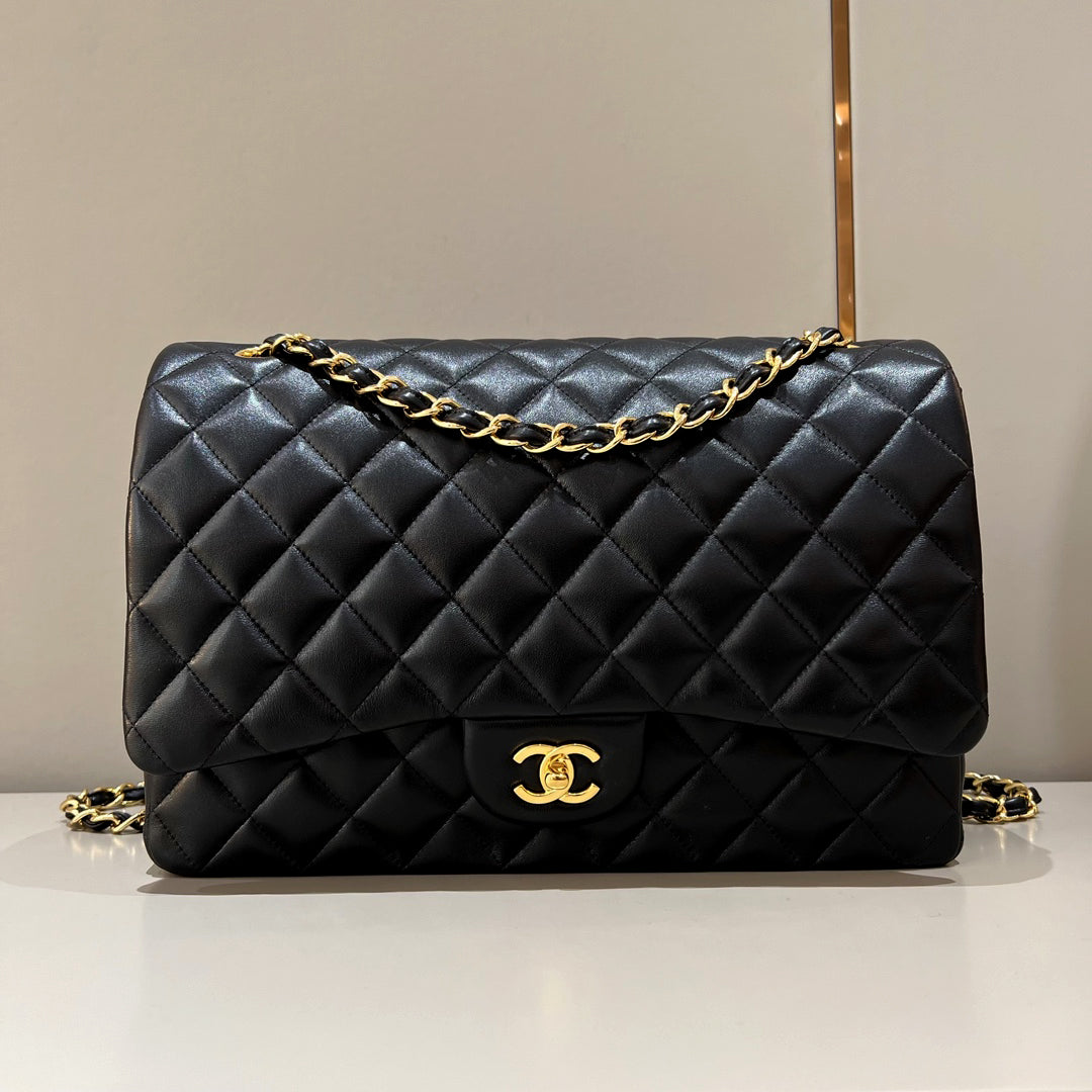 CH MAXI CLASSIC HANDBAG 33 Lambskin Black