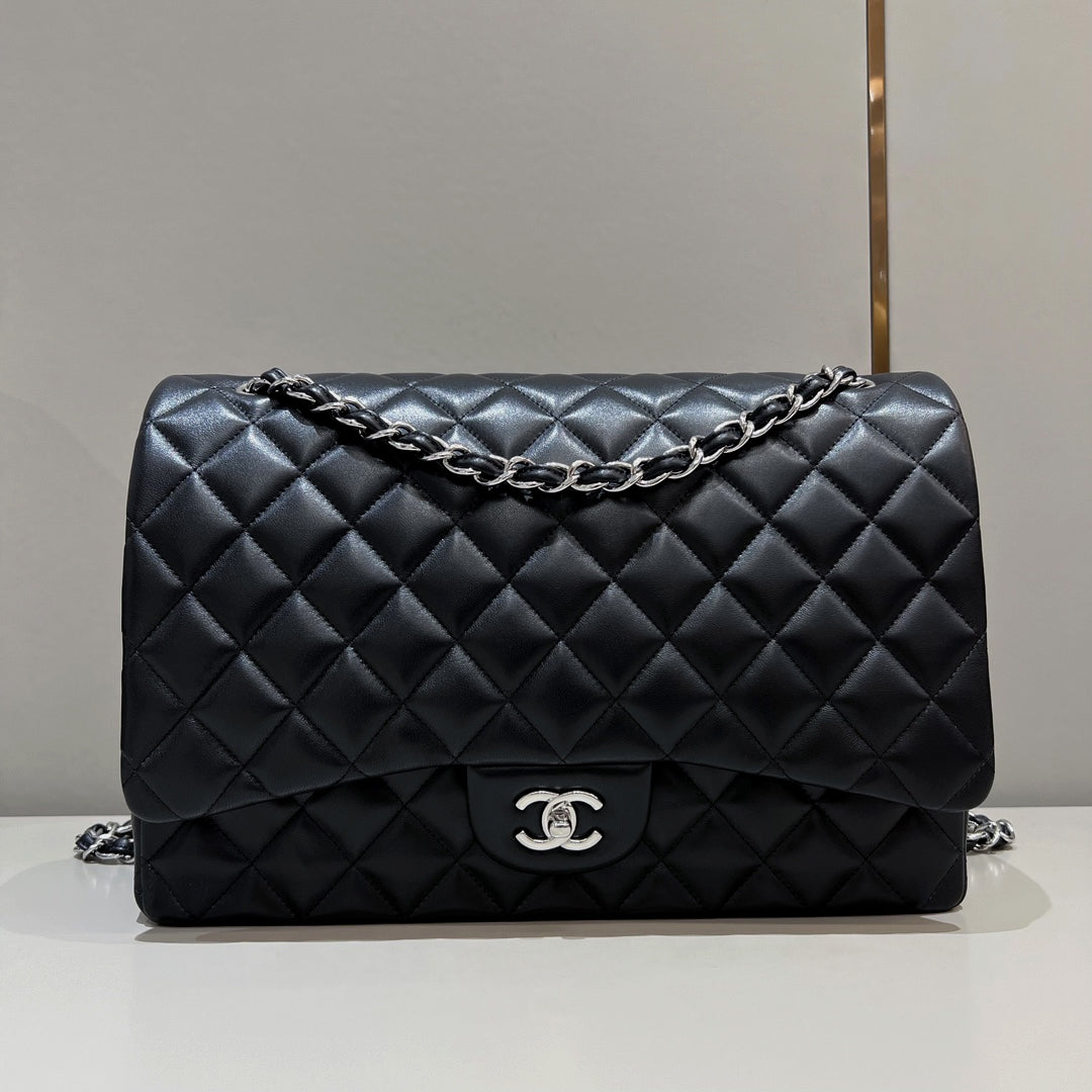 CH MAXI CLASSIC HANDBAG 33 Lambskin Black