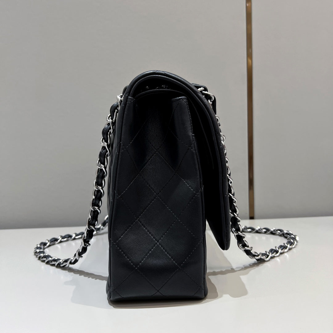 CH MAXI CLASSIC HANDBAG 33 Lambskin Black
