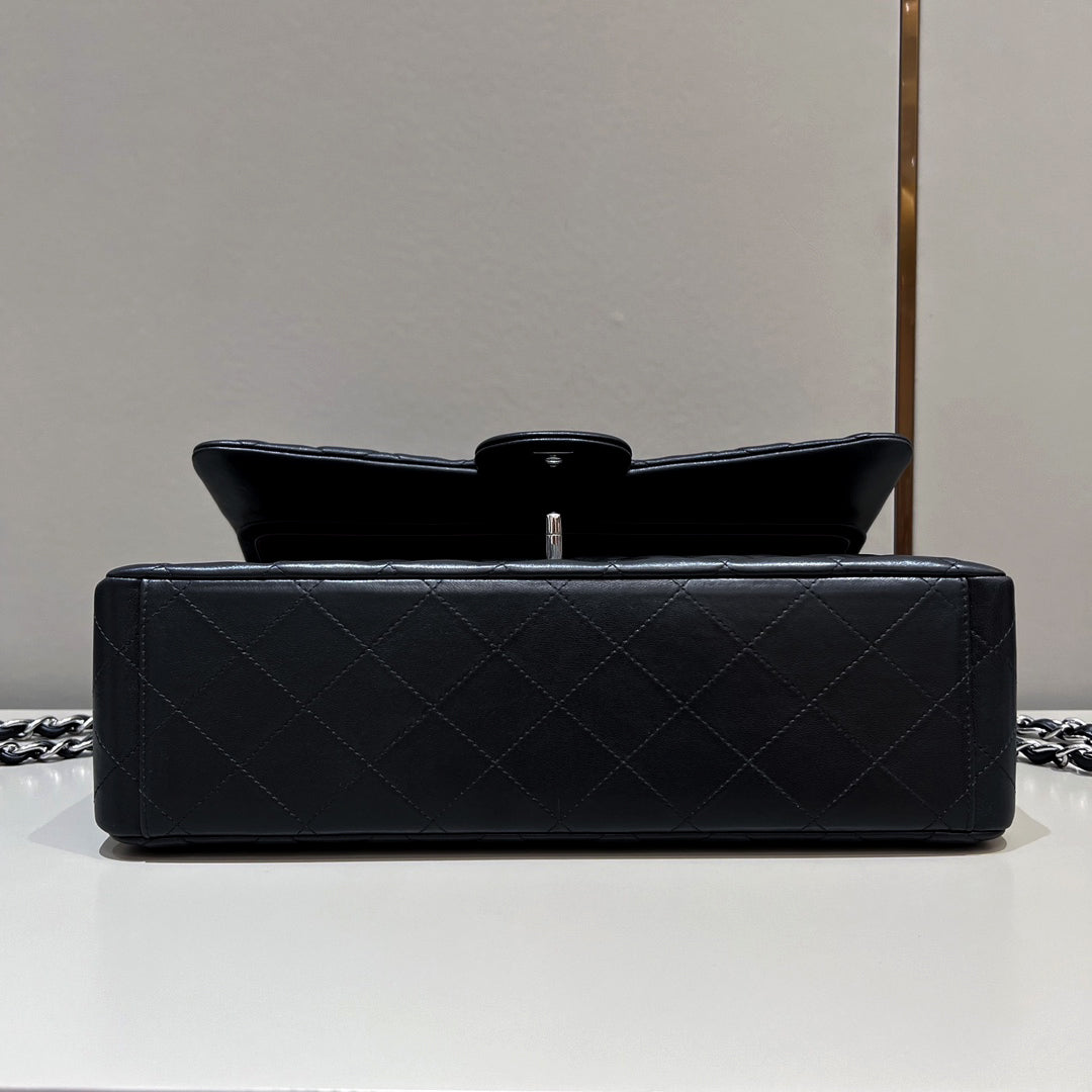 CH MAXI CLASSIC HANDBAG 33 Lambskin Black