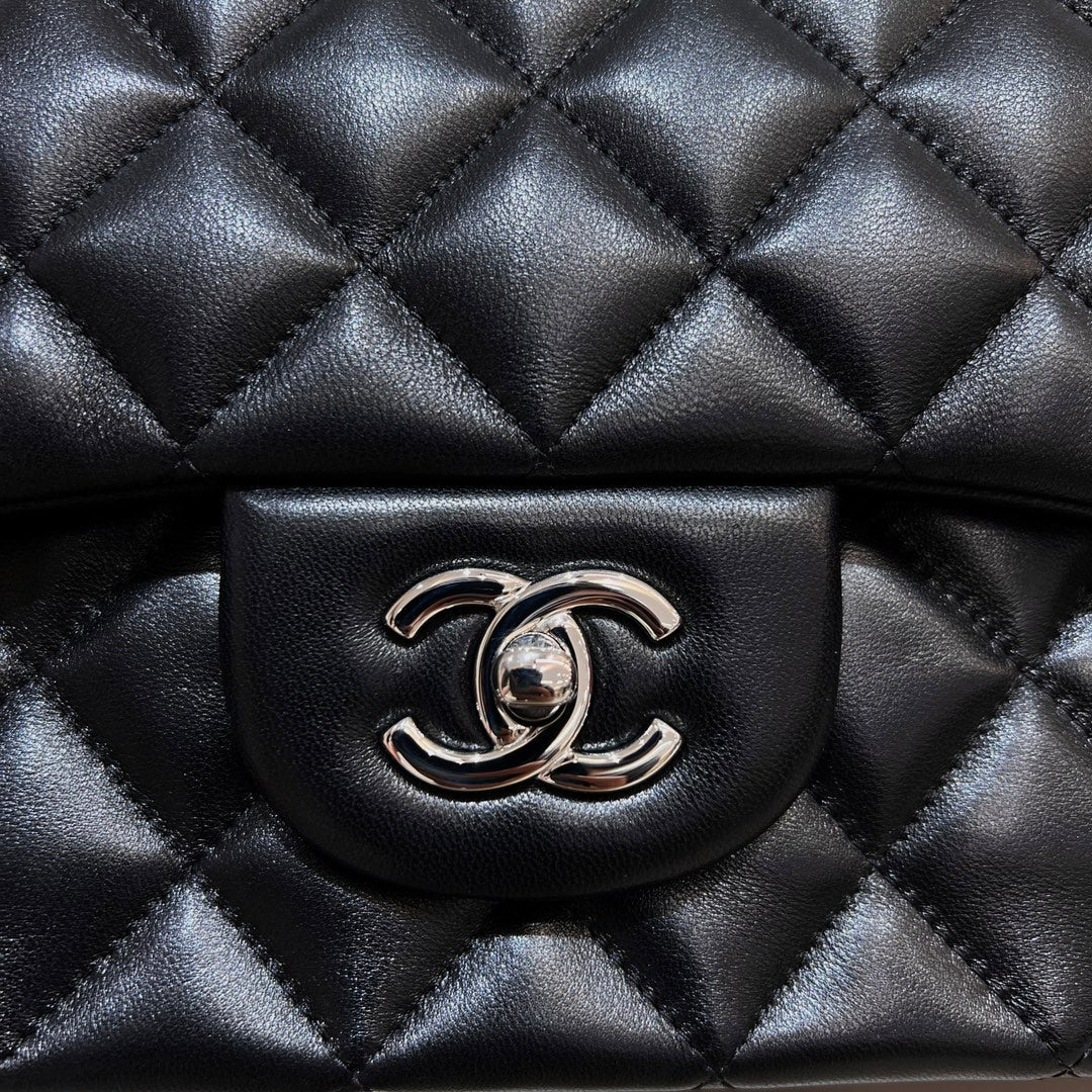 CH MAXI CLASSIC HANDBAG 33 Lambskin Black