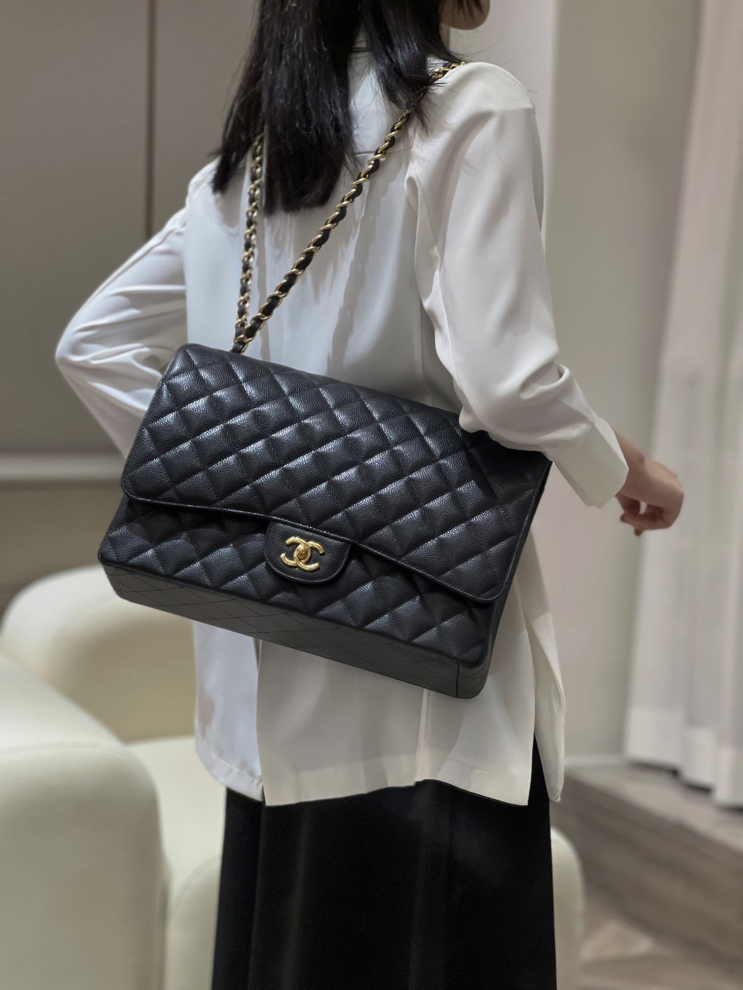 CH MAXI CLASSIC HANDBAG 33 Grained Calfskin Black