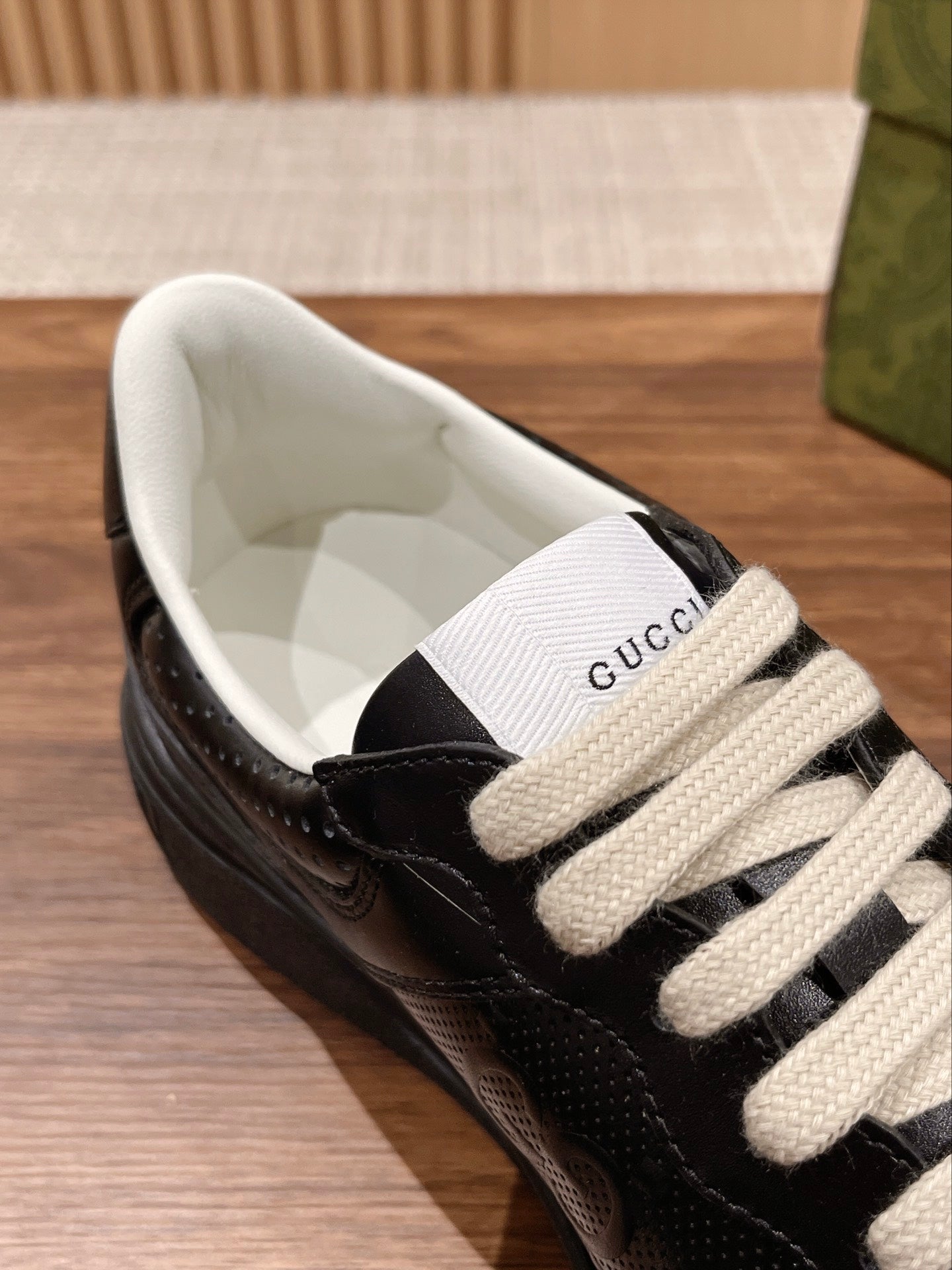 Couple's ๐๐ก๐ฎ๐ง๐ค๐ฒ latest biscuit shoes