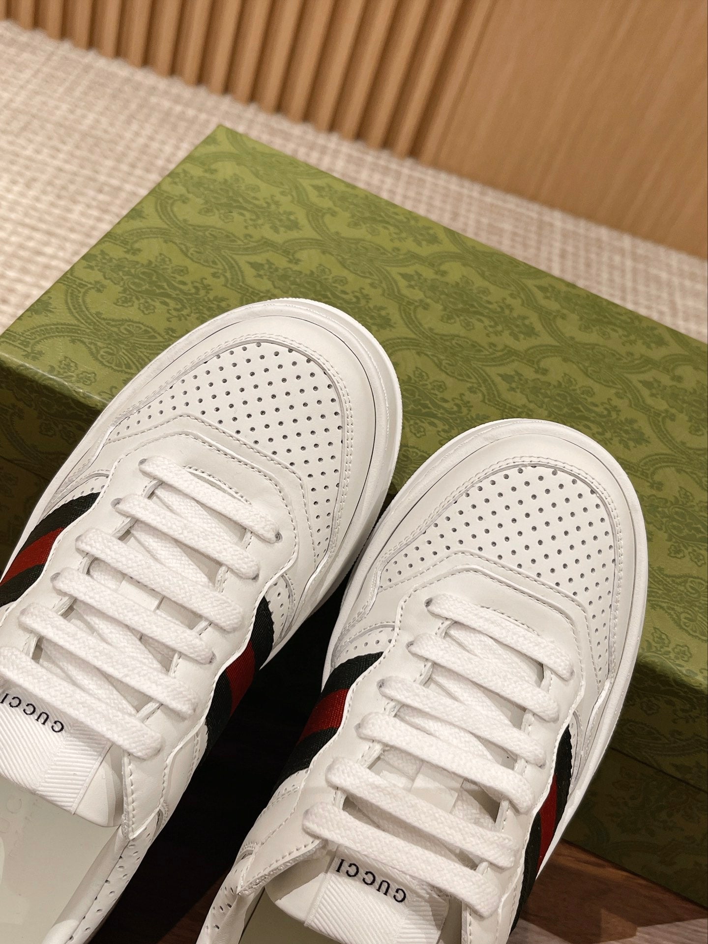 Couple's ๐๐ก๐ฎ๐ง๐ค๐ฒ latest biscuit shoes
