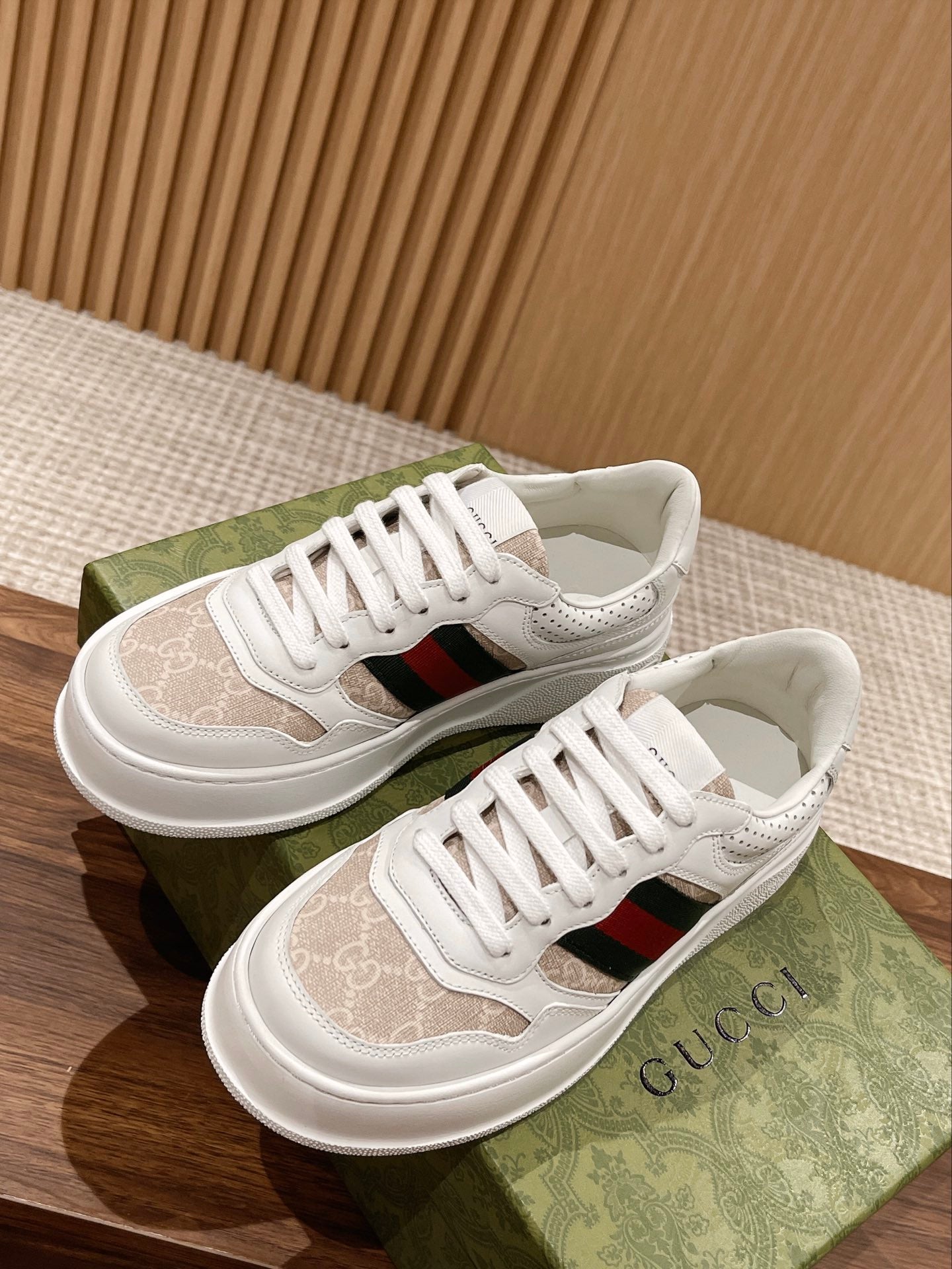 Couple's ๐๐ก๐ฎ๐ง๐ค๐ฒ latest biscuit shoes