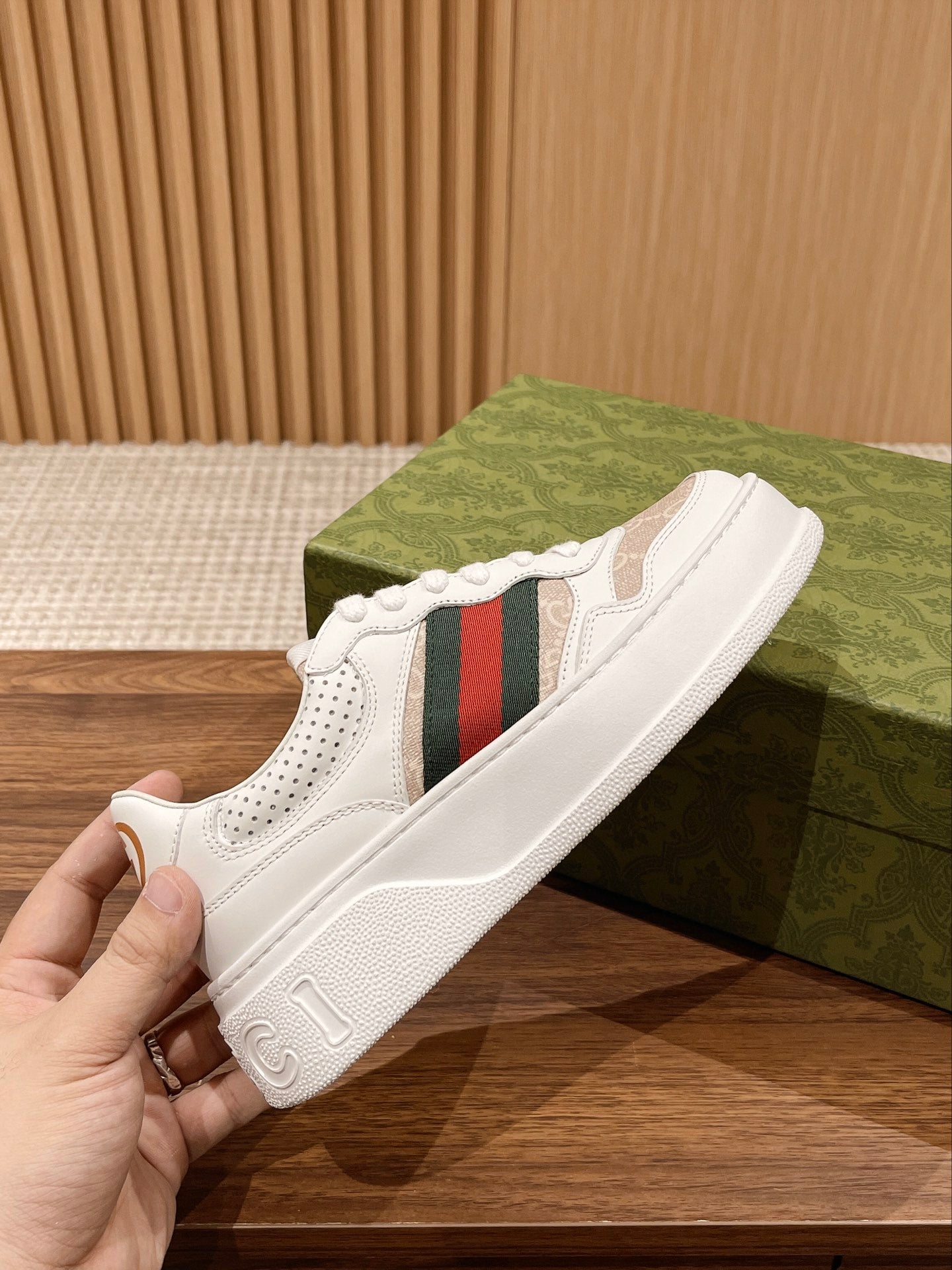 Couple's ๐๐ก๐ฎ๐ง๐ค๐ฒ latest biscuit shoes
