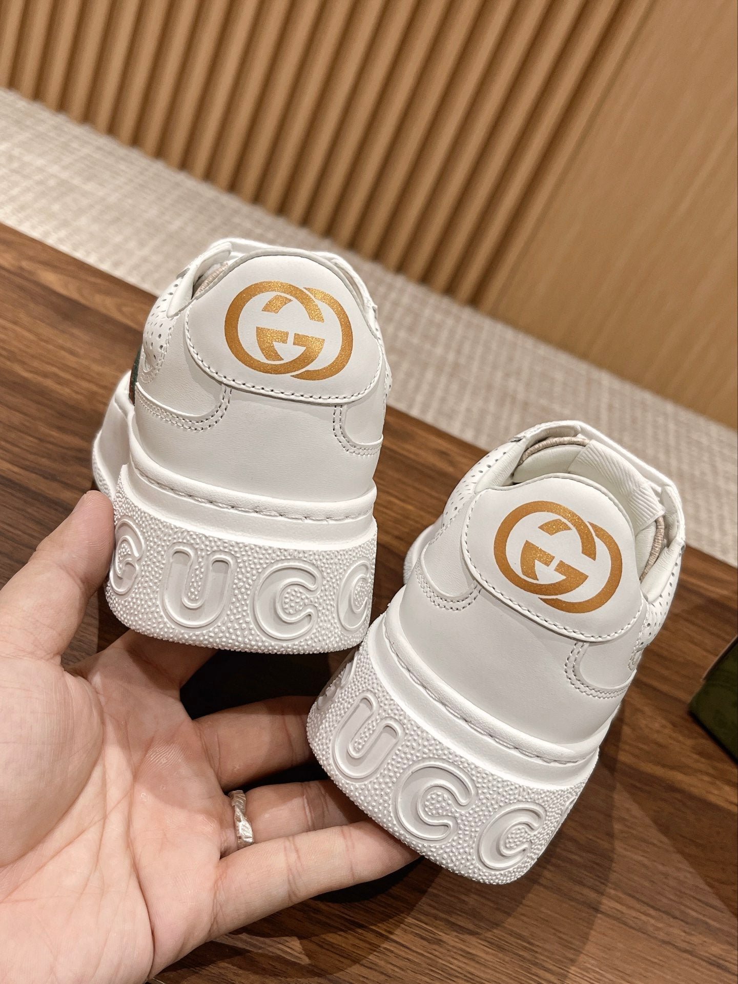 Couple's 𝐂𝐡𝐮𝐧𝐤𝐲 latest biscuit shoes