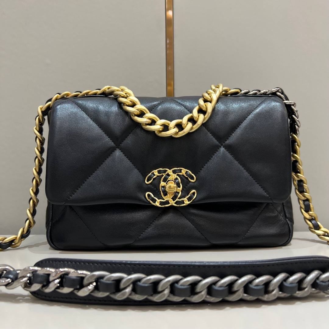 CH 19 HANDBAG 26 Lambskin Black