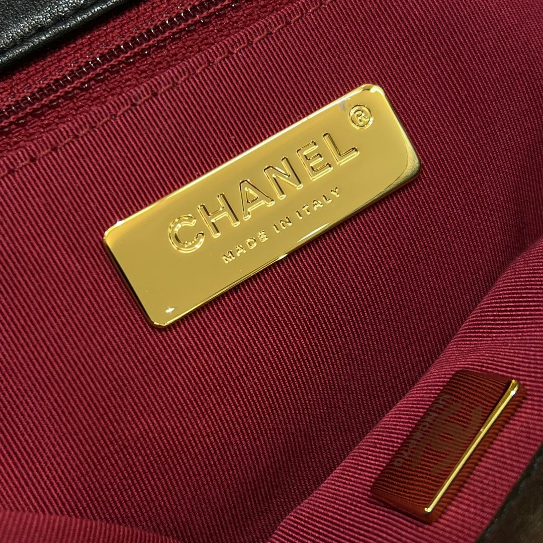 CH 19 HANDBAG 26 Lambskin Black