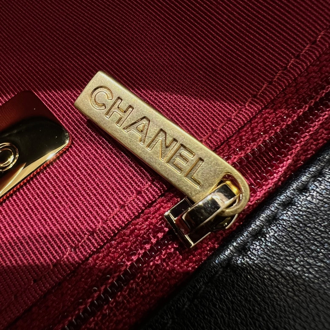 CH 19 HANDBAG 26 Lambskin Black