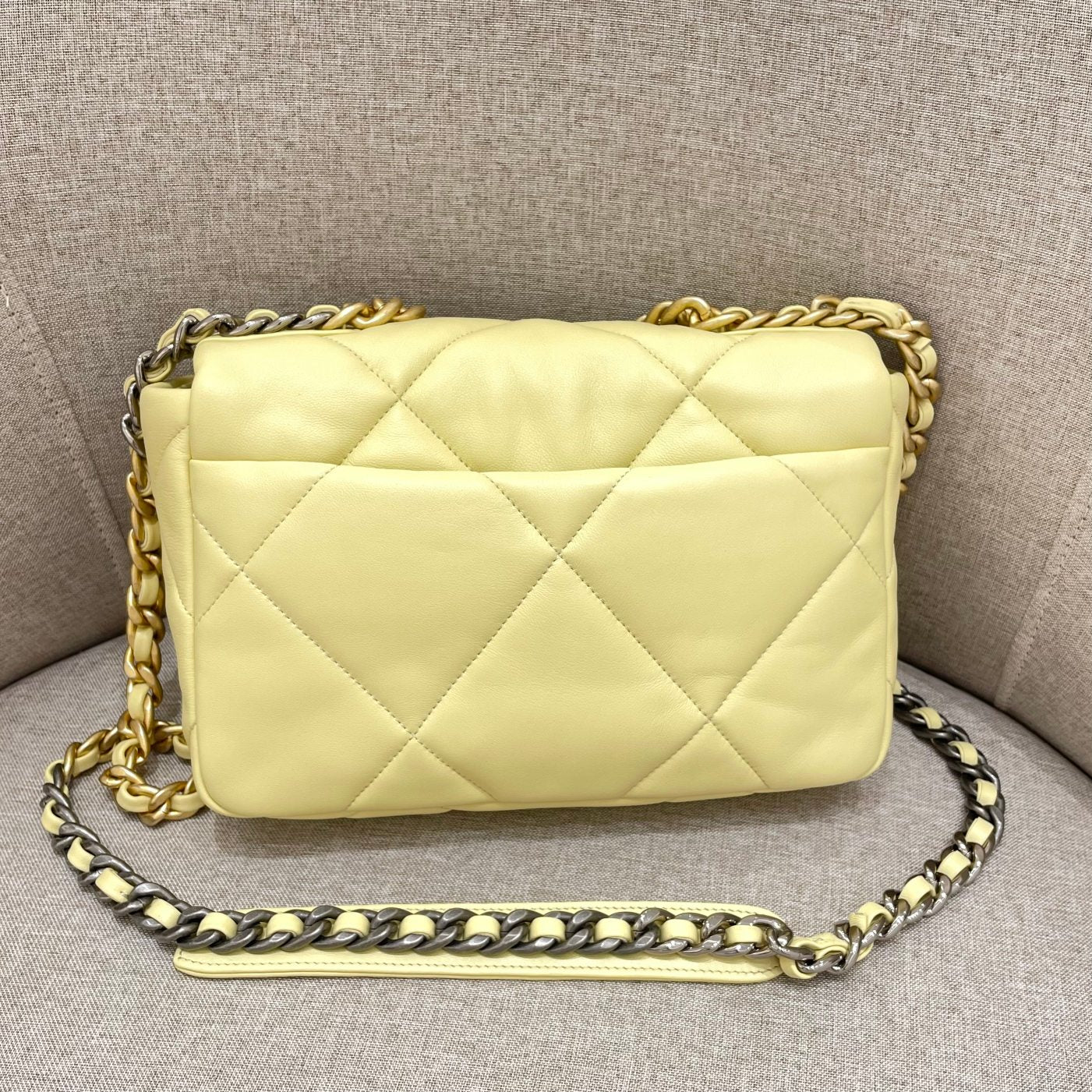 CH 19 HANDBAG 26 Lambskin Chicken Yellow