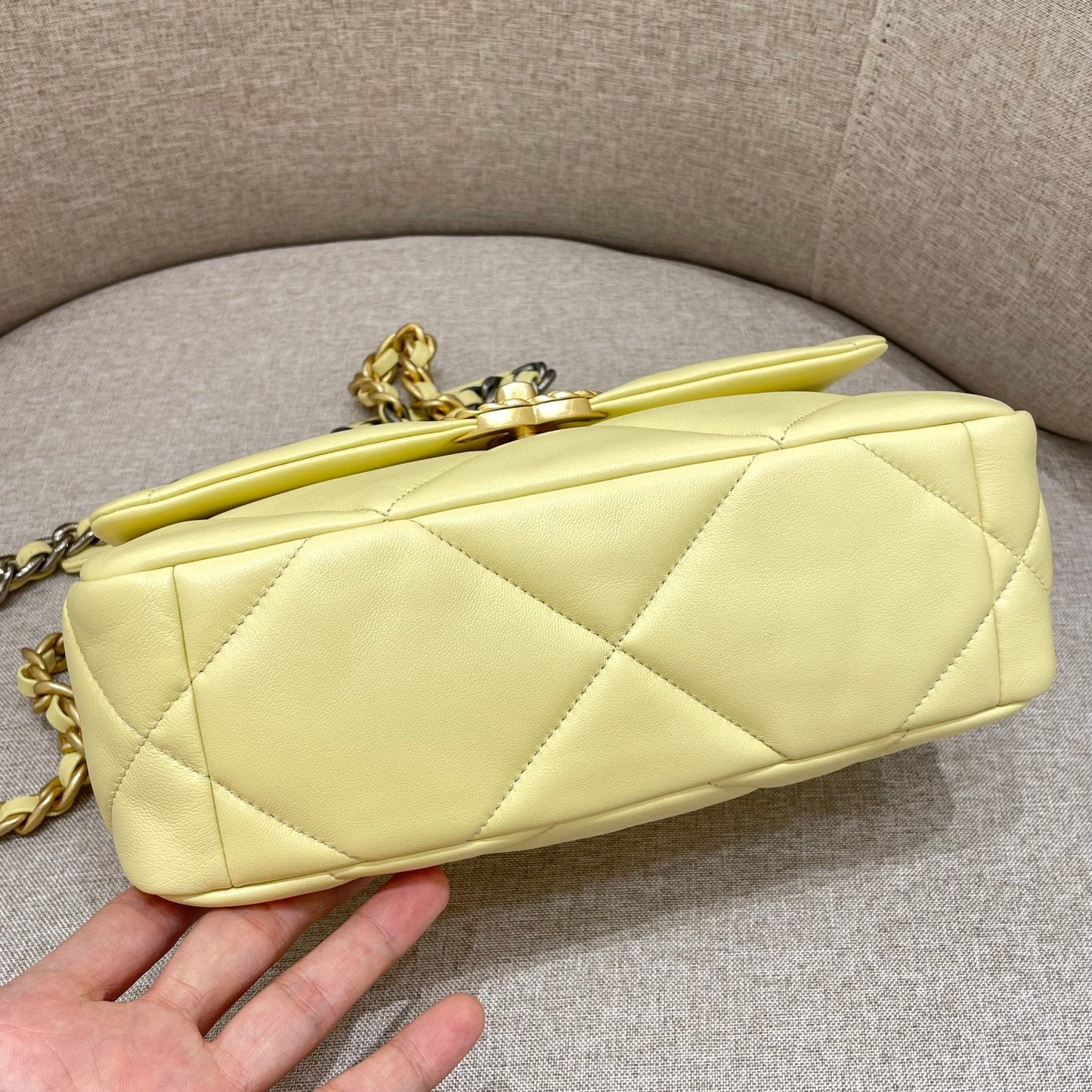 CH 19 HANDBAG 26 Lambskin Chicken Yellow