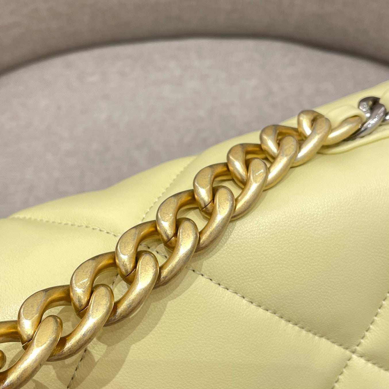 CH 19 HANDBAG 26 Lambskin Chicken Yellow