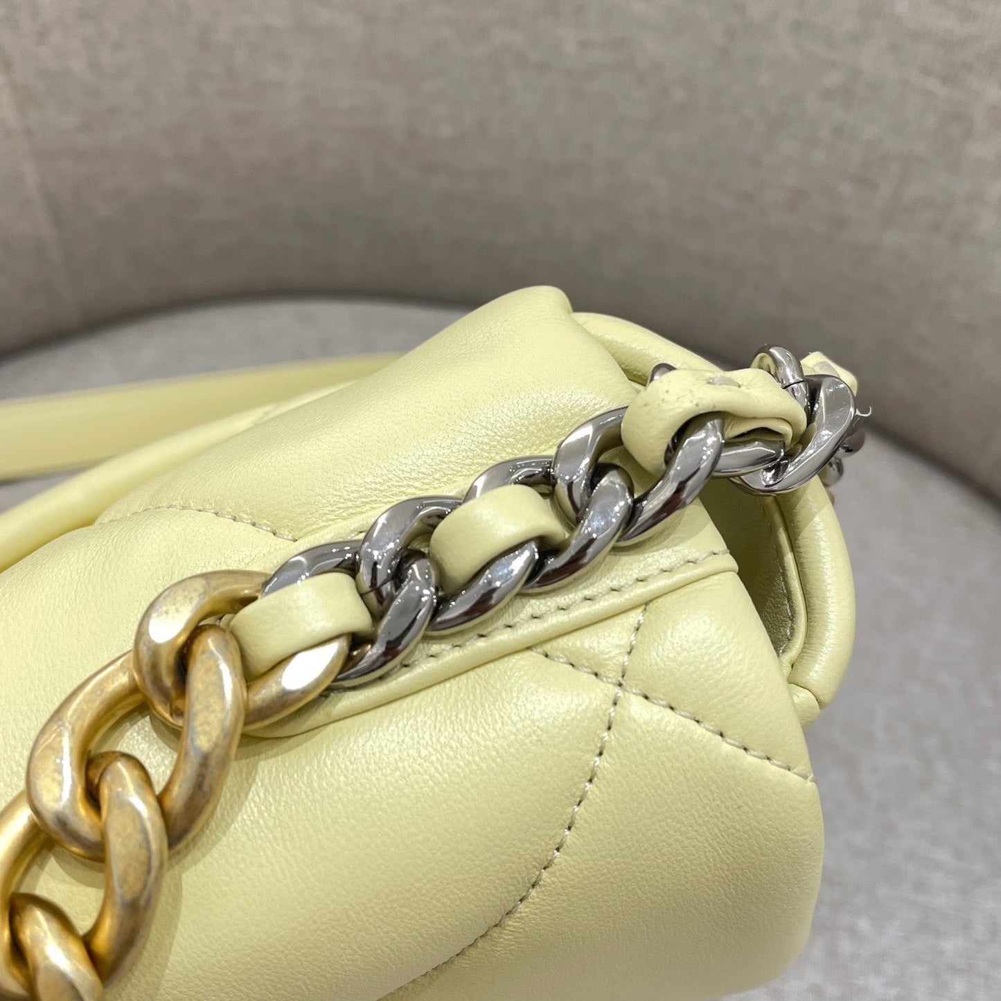 CH 19 HANDBAG 26 Lambskin Chicken Yellow