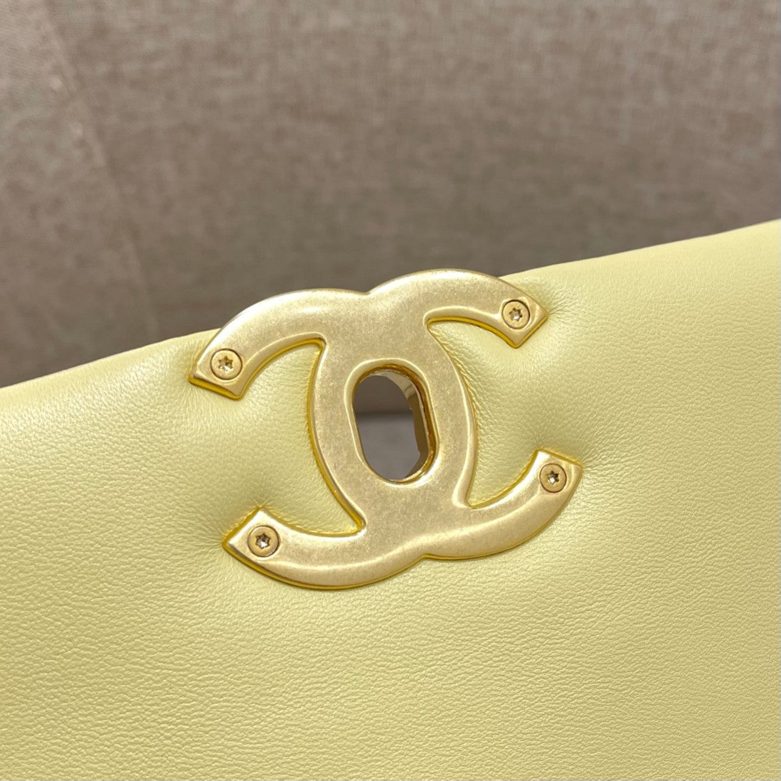 CH 19 HANDBAG 26 Lambskin Chicken Yellow