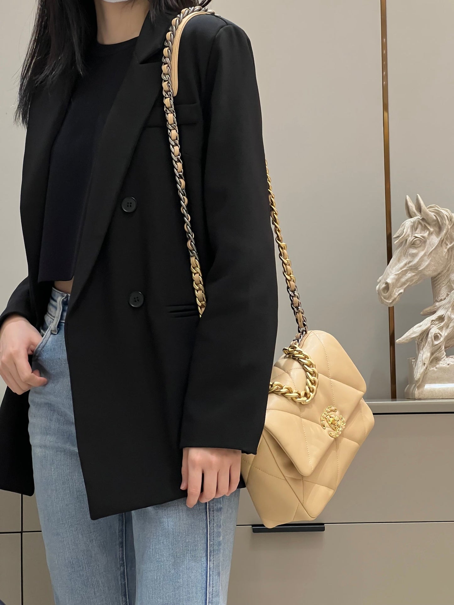 CH 19 HANDBAG 26 Lambskin Chicken Apricot