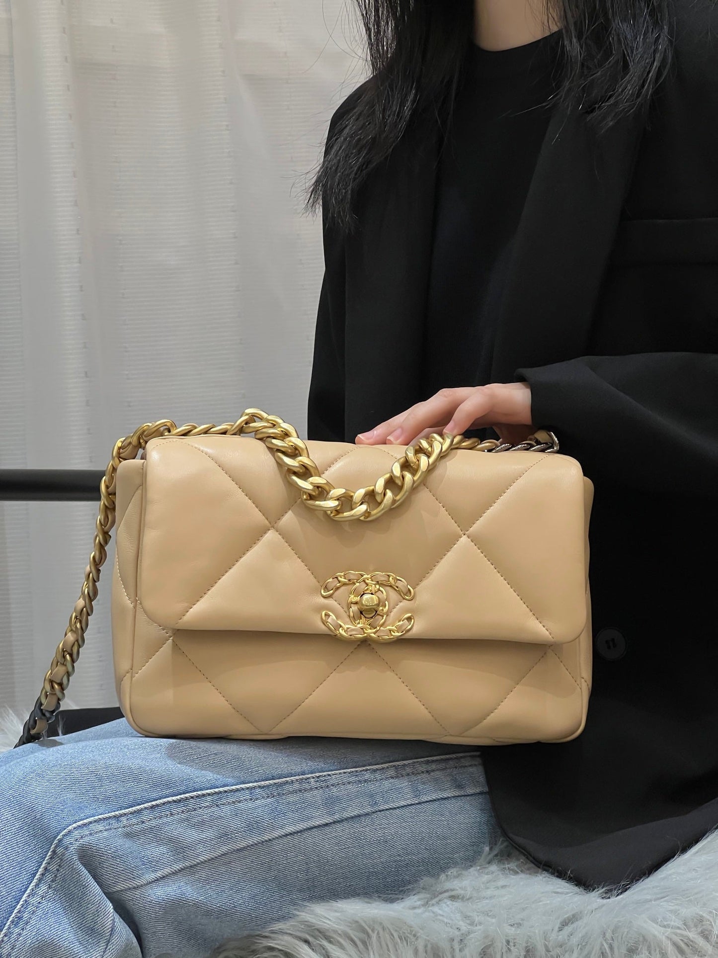 CH 19 HANDBAG 26 Lambskin Chicken Apricot