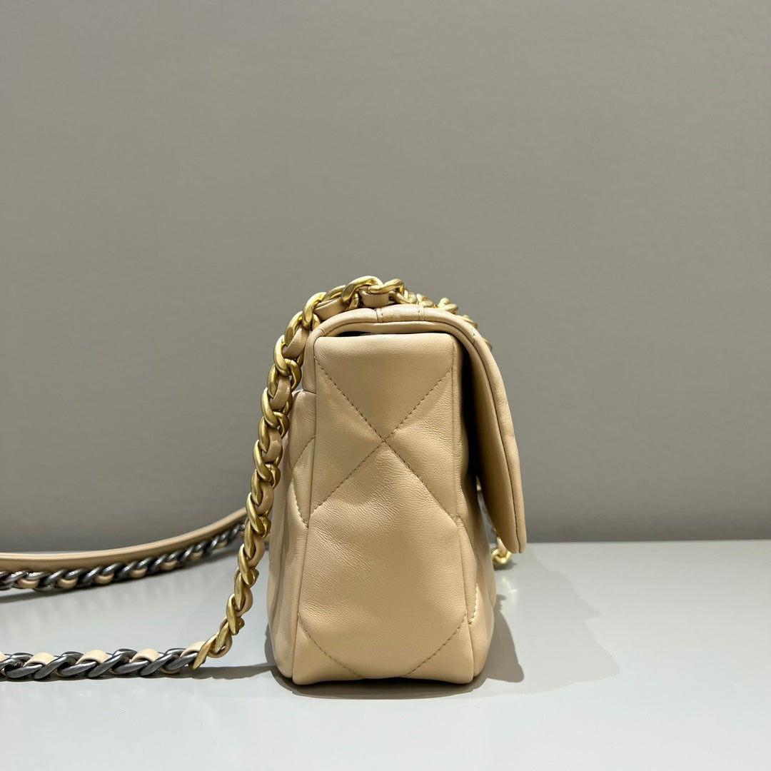 CH 19 HANDBAG 26 Lambskin Chicken Apricot