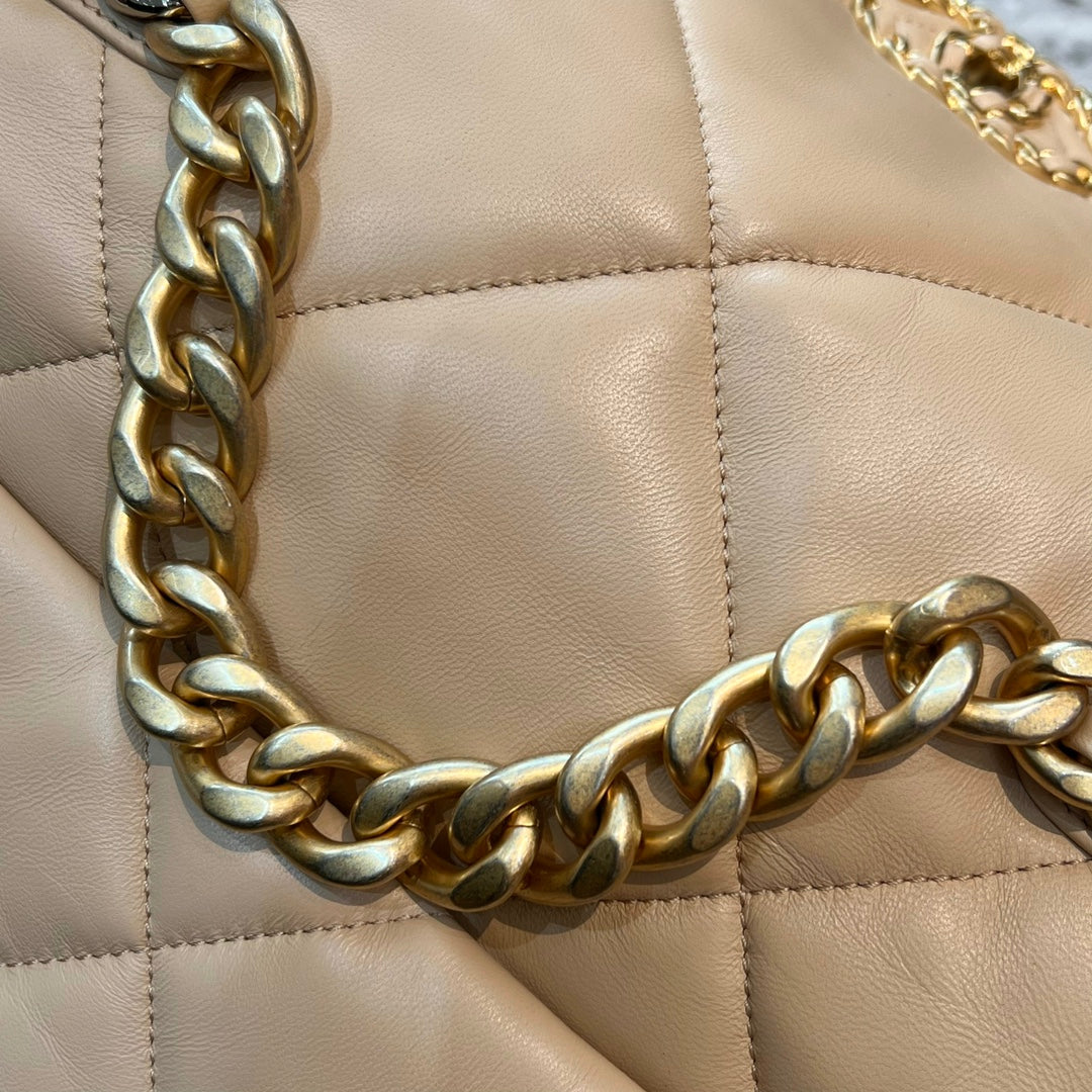 CH 19 HANDBAG 26 Lambskin Chicken Apricot