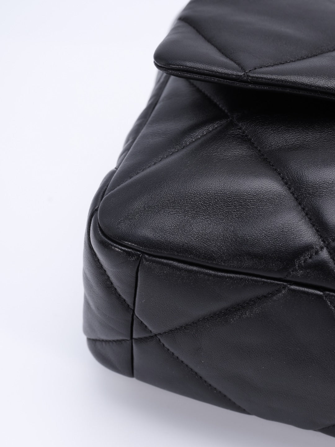 CH 19 LARGE HANDBAG 30 Lambskin Black