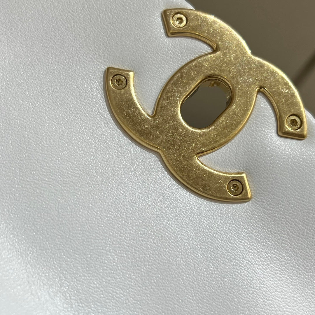 CH 19 LARGE HANDBAG 30 Lambskin White