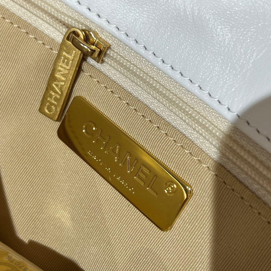 CH 19 LARGE HANDBAG 30 Lambskin White