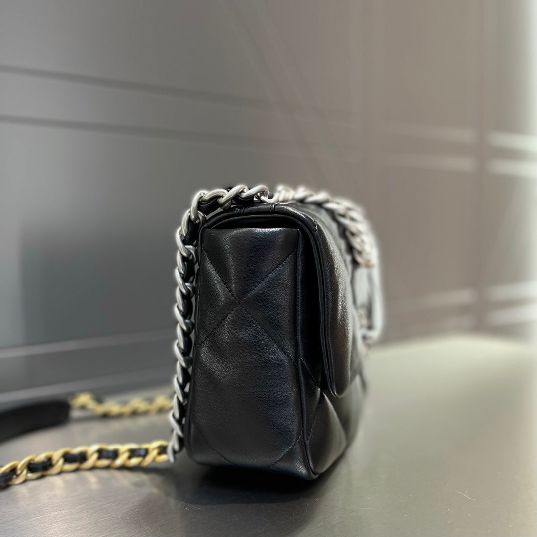 CH 19 HANDBAG 26 Lambskin Black