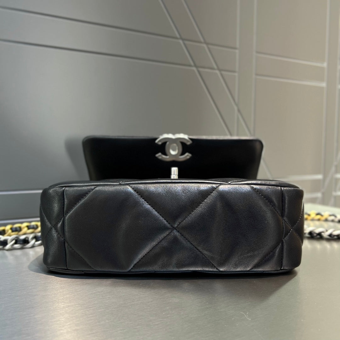 CH 19 HANDBAG 26 Lambskin Black