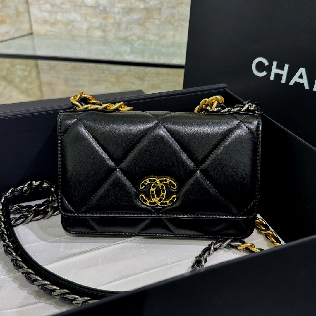 CH 19 HANDBAG WOC Lambskin Black