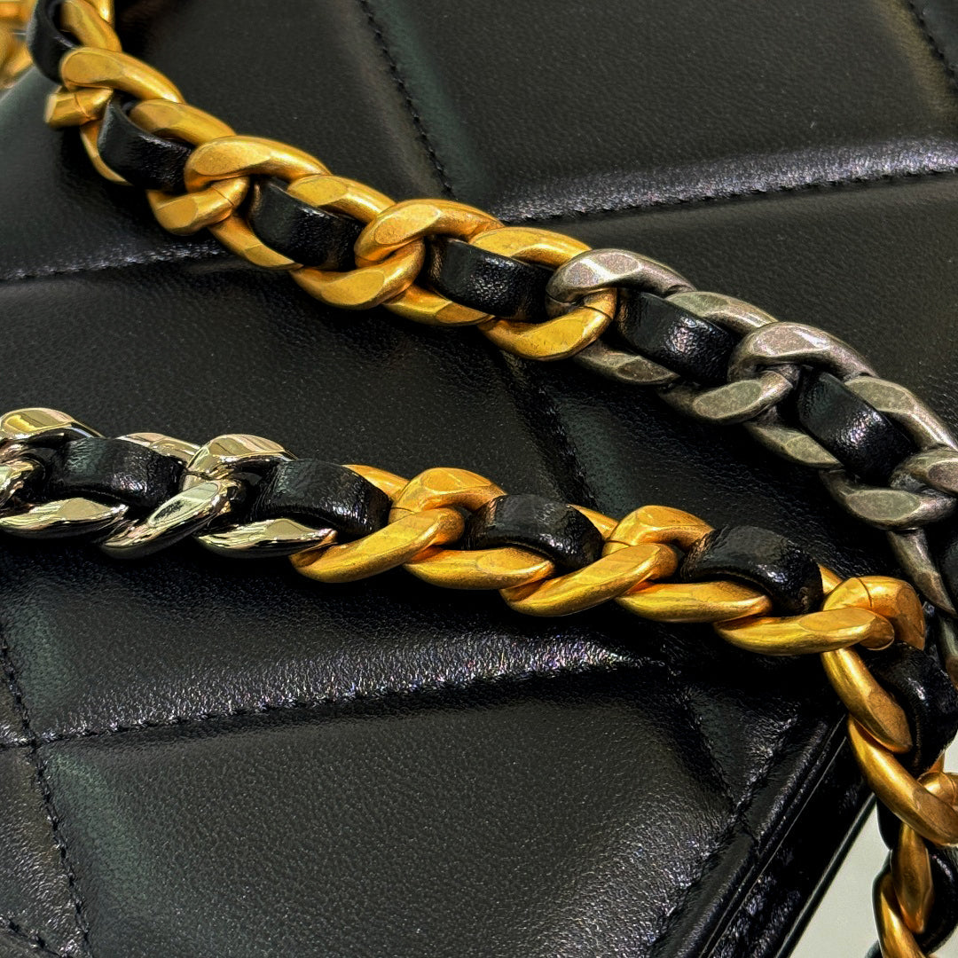 CH 19 HANDBAG WOC Lambskin Black