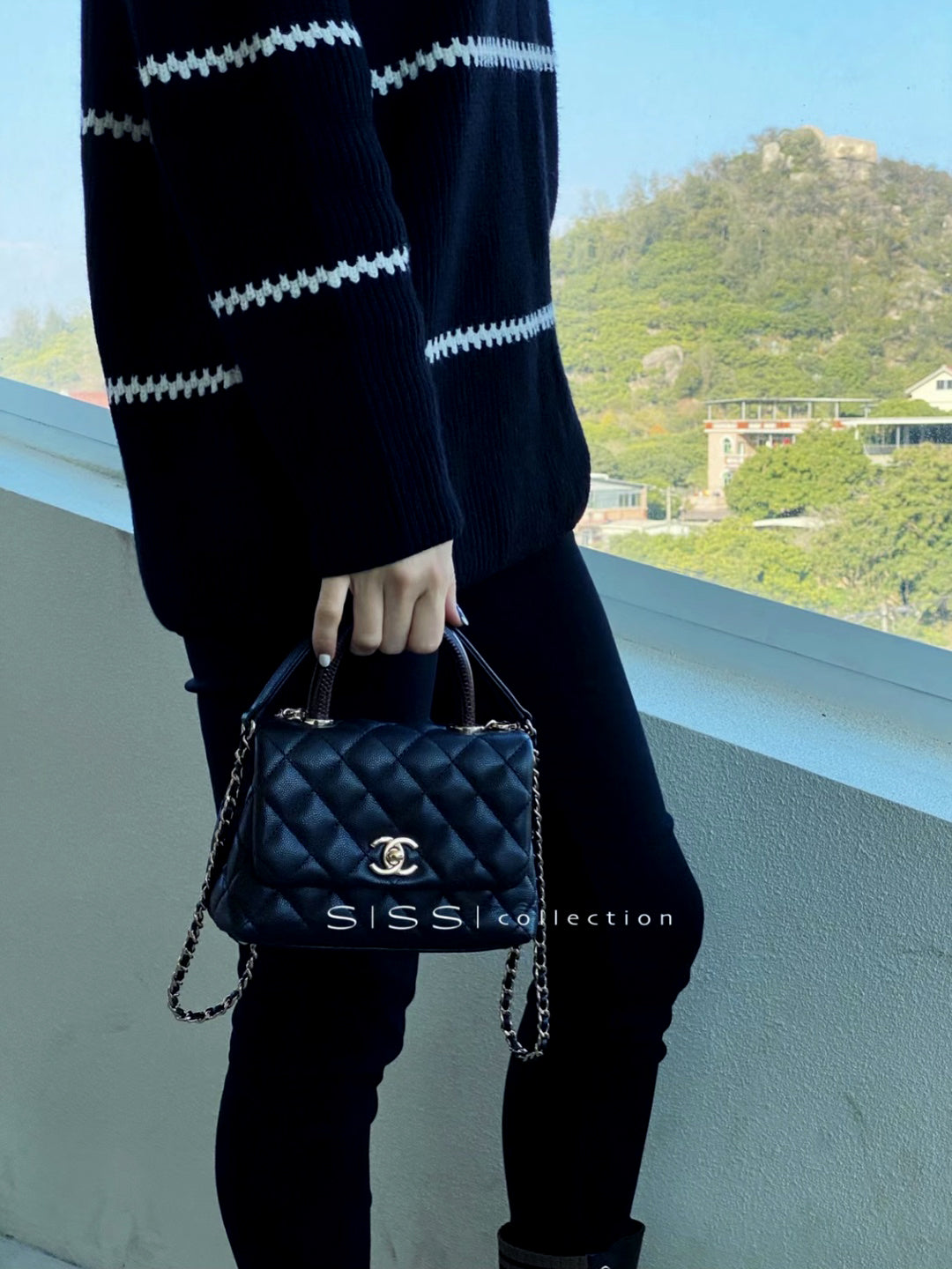 CH MINI FLAP BAG WITH TOP HANDLE 19 Grained Calfskin Lizard Handle Black