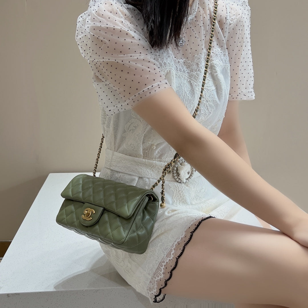 CH CF20 Golden Globe CLASSIC HANDBAG Lambskin Cuban Green