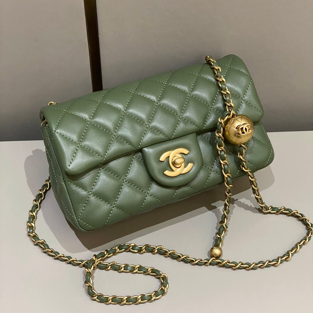 CH CF20 Golden Globe CLASSIC HANDBAG Lambskin Cuban Green