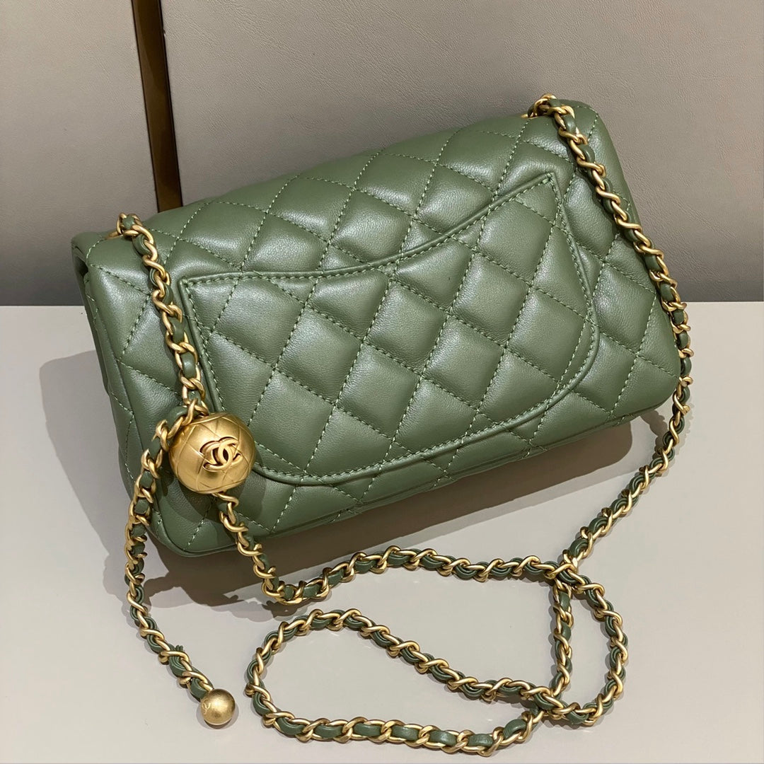 CH CF20 Golden Globe CLASSIC HANDBAG Lambskin Cuban Green